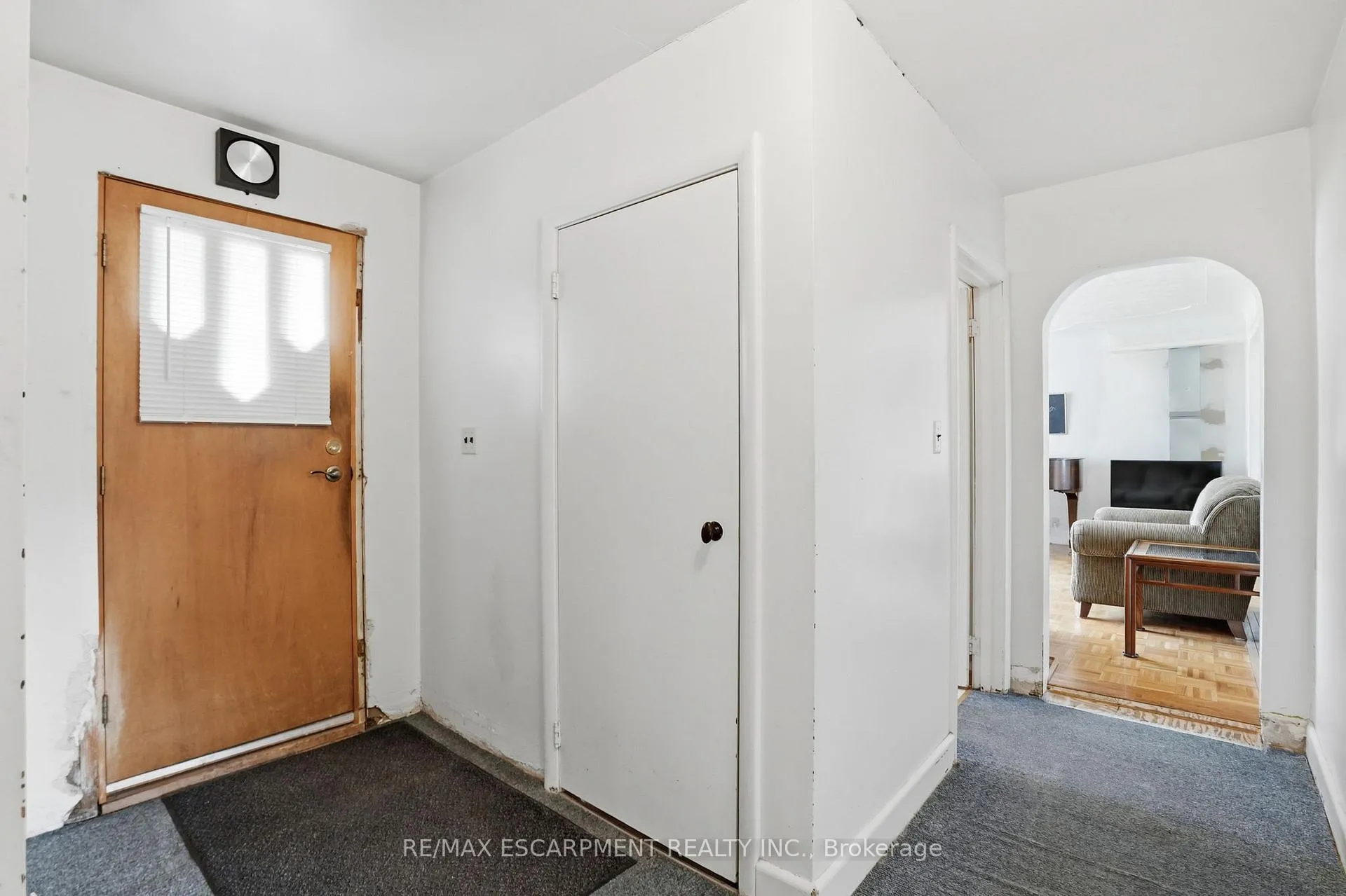 Photo 4 of 560 Stone Church Road E, Hamilton, Butler — HOMEH