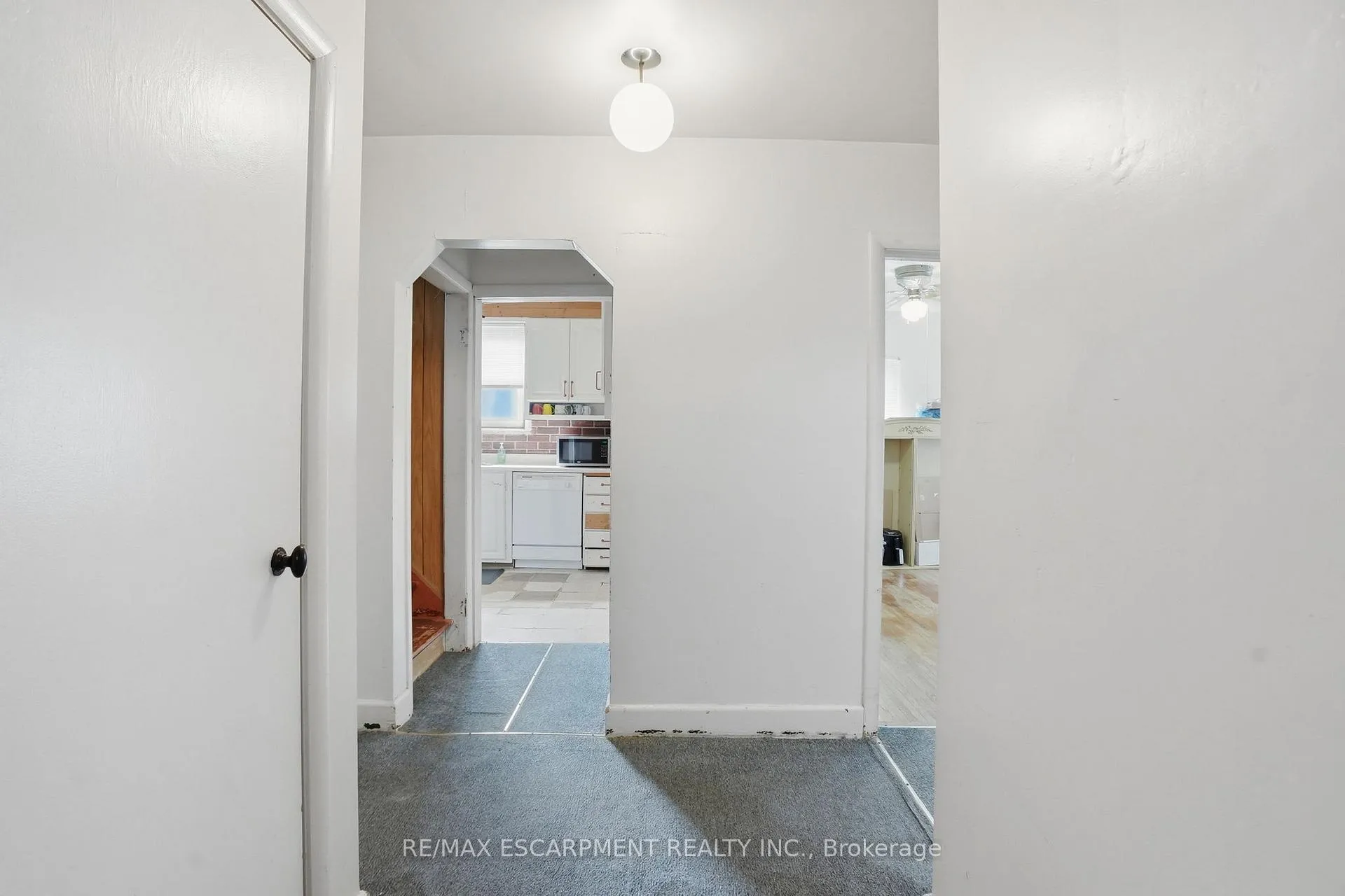 Photo 5 of 560 Stone Church Road E, Hamilton, Butler — HOMEH