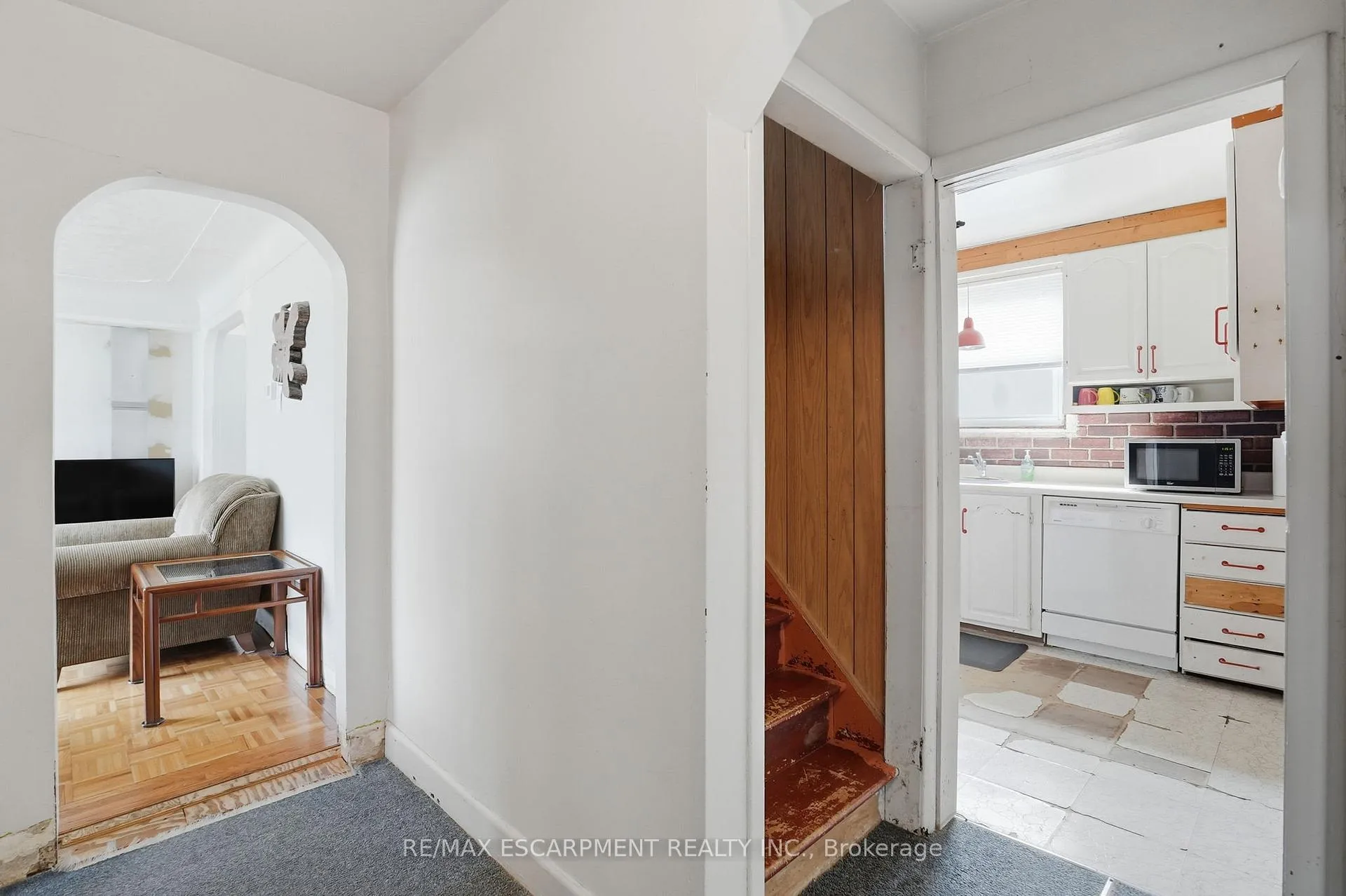 Photo 6 of 560 Stone Church Road E, Hamilton, Butler — HOMEH