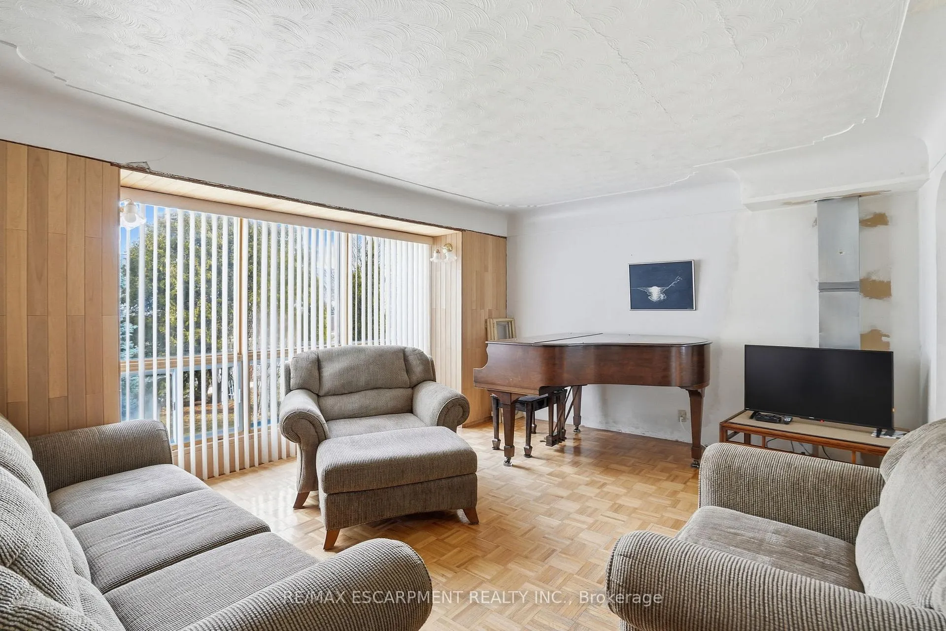Photo 7 of 560 Stone Church Road E, Hamilton, Butler — HOMEH