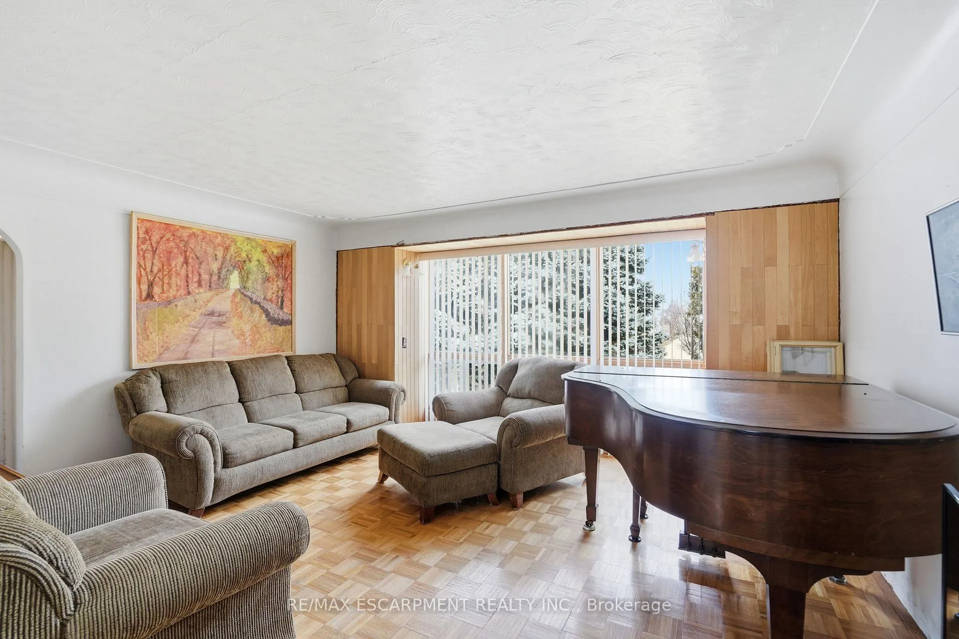 Photo 8 of 560 Stone Church Road E, Hamilton, Butler — HOMEH