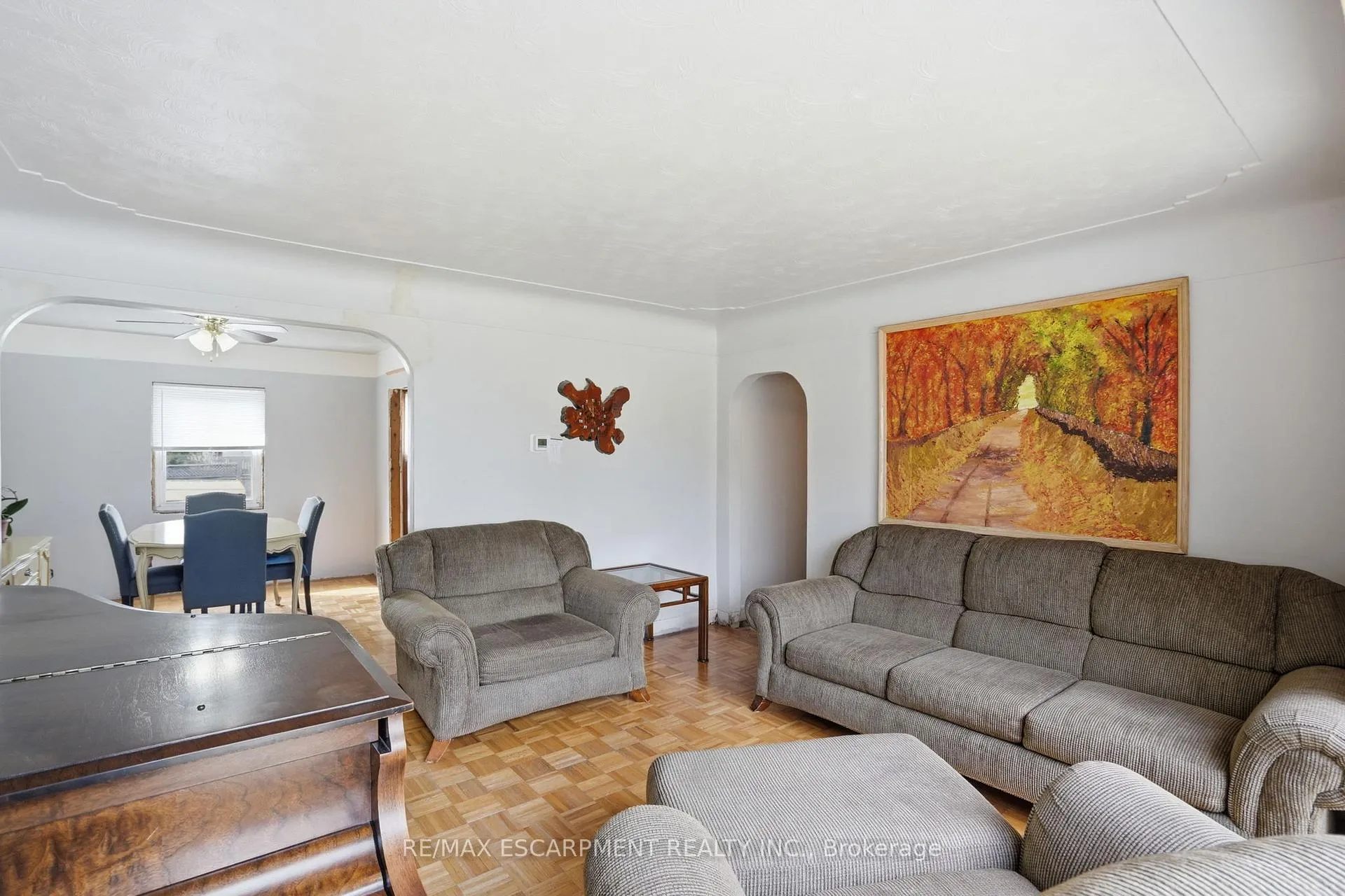 Photo 9 of 560 Stone Church Road E, Hamilton, Butler — HOMEH