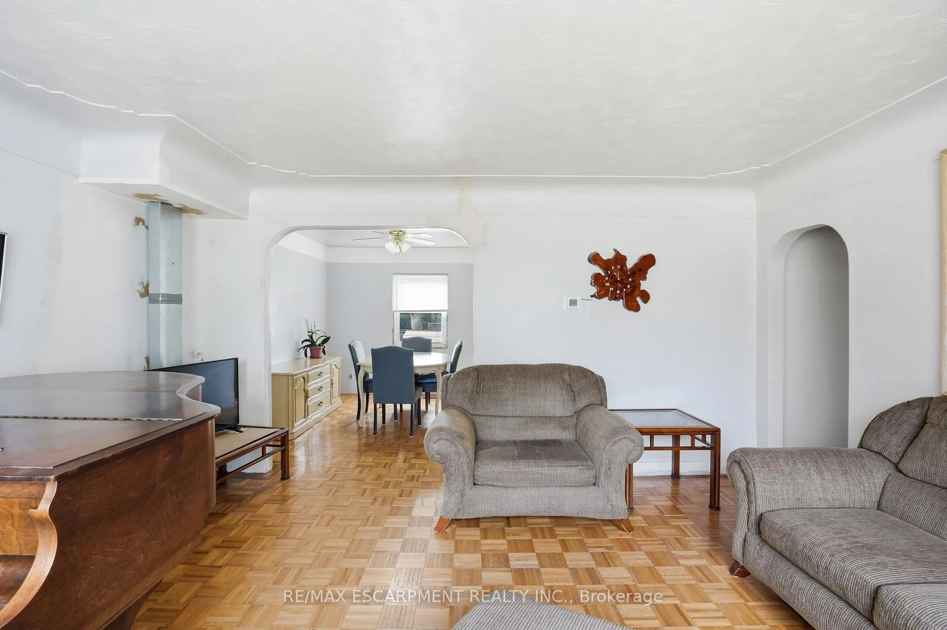 Photo 10 of 560 Stone Church Road E, Hamilton, Butler — HOMEH