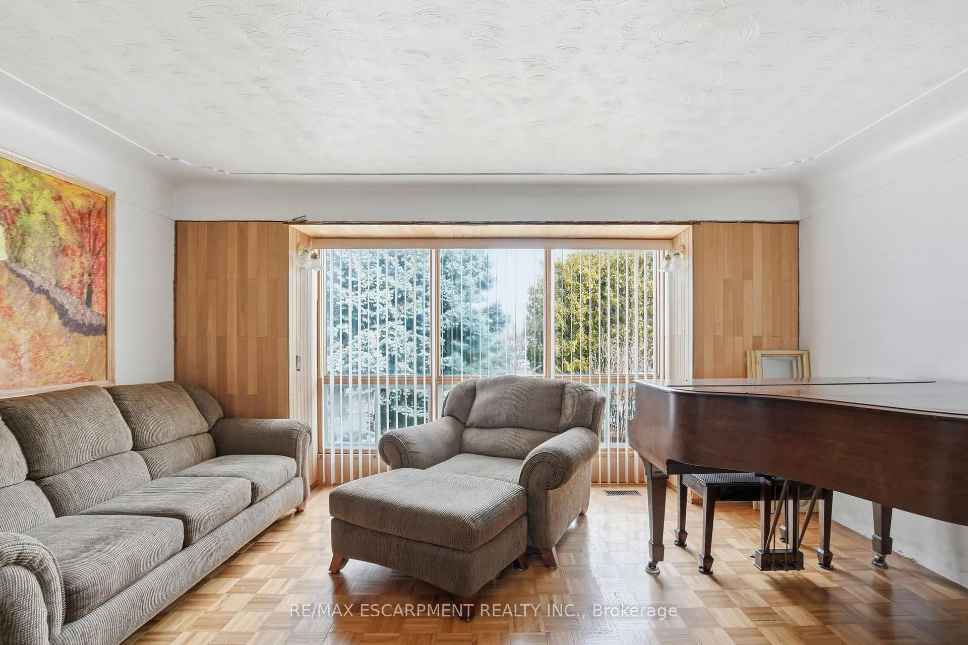 Photo 11 of 560 Stone Church Road E, Hamilton, Butler — HOMEH