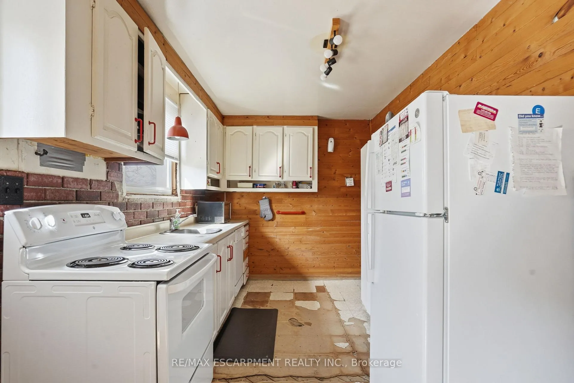 Photo 14 of 560 Stone Church Road E, Hamilton, Butler — HOMEH