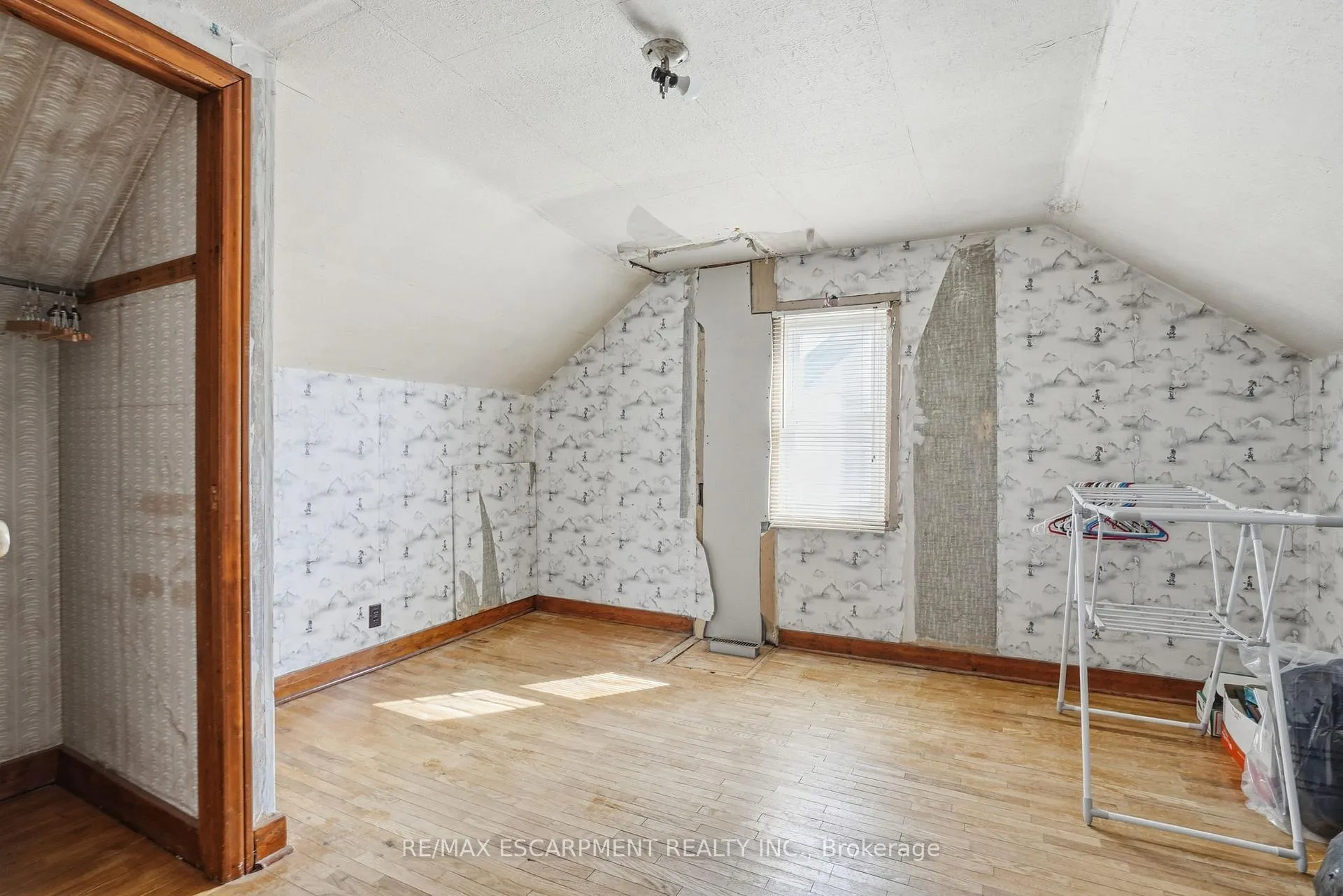 Photo 24 of 560 Stone Church Road E, Hamilton, Butler — HOMEH