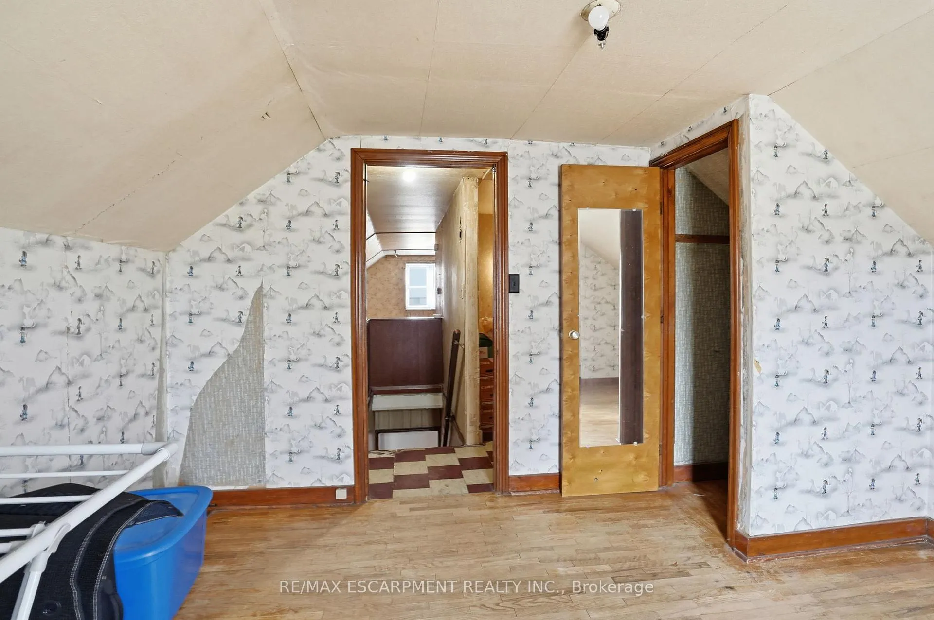 Photo 26 of 560 Stone Church Road E, Hamilton, Butler — HOMEH