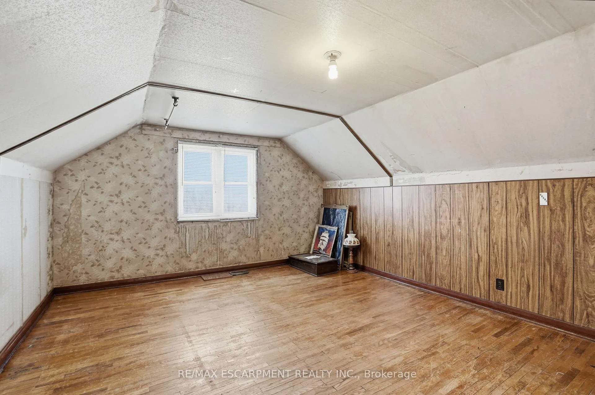 Photo 27 of 560 Stone Church Road E, Hamilton, Butler — HOMEH