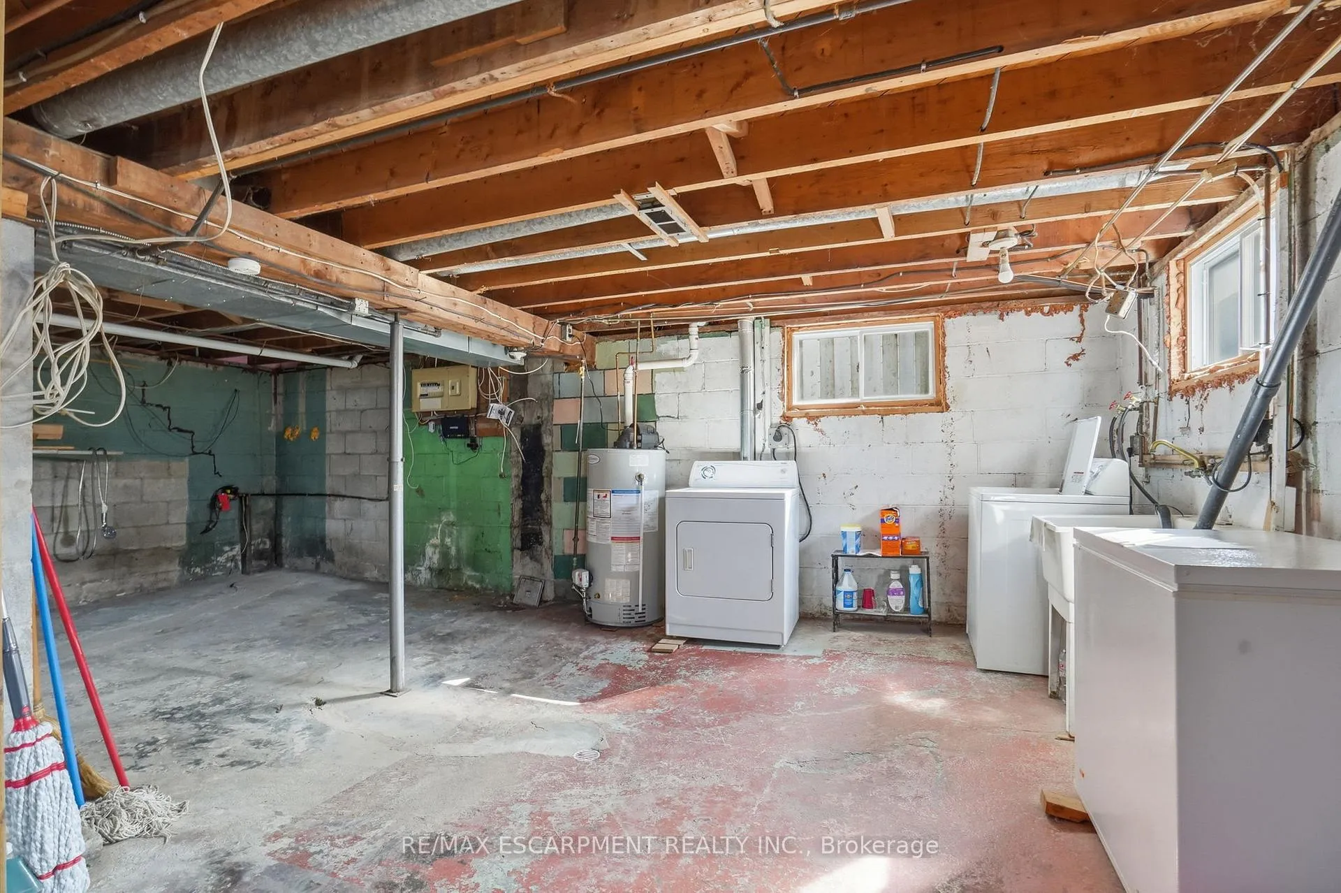 Photo 29 of 560 Stone Church Road E, Hamilton, Butler — HOMEH