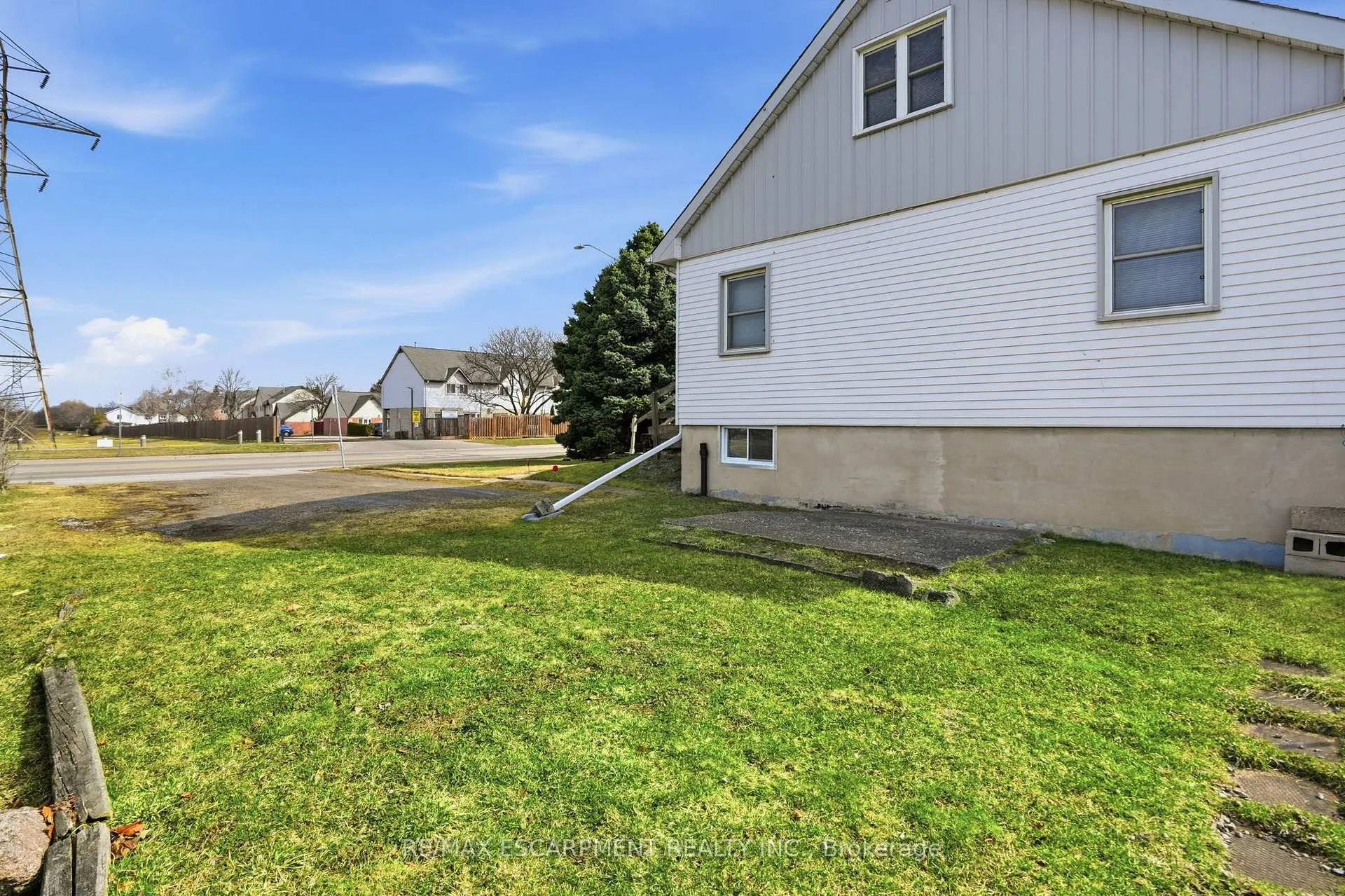 Photo 30 of 560 Stone Church Road E, Hamilton, Butler — HOMEH