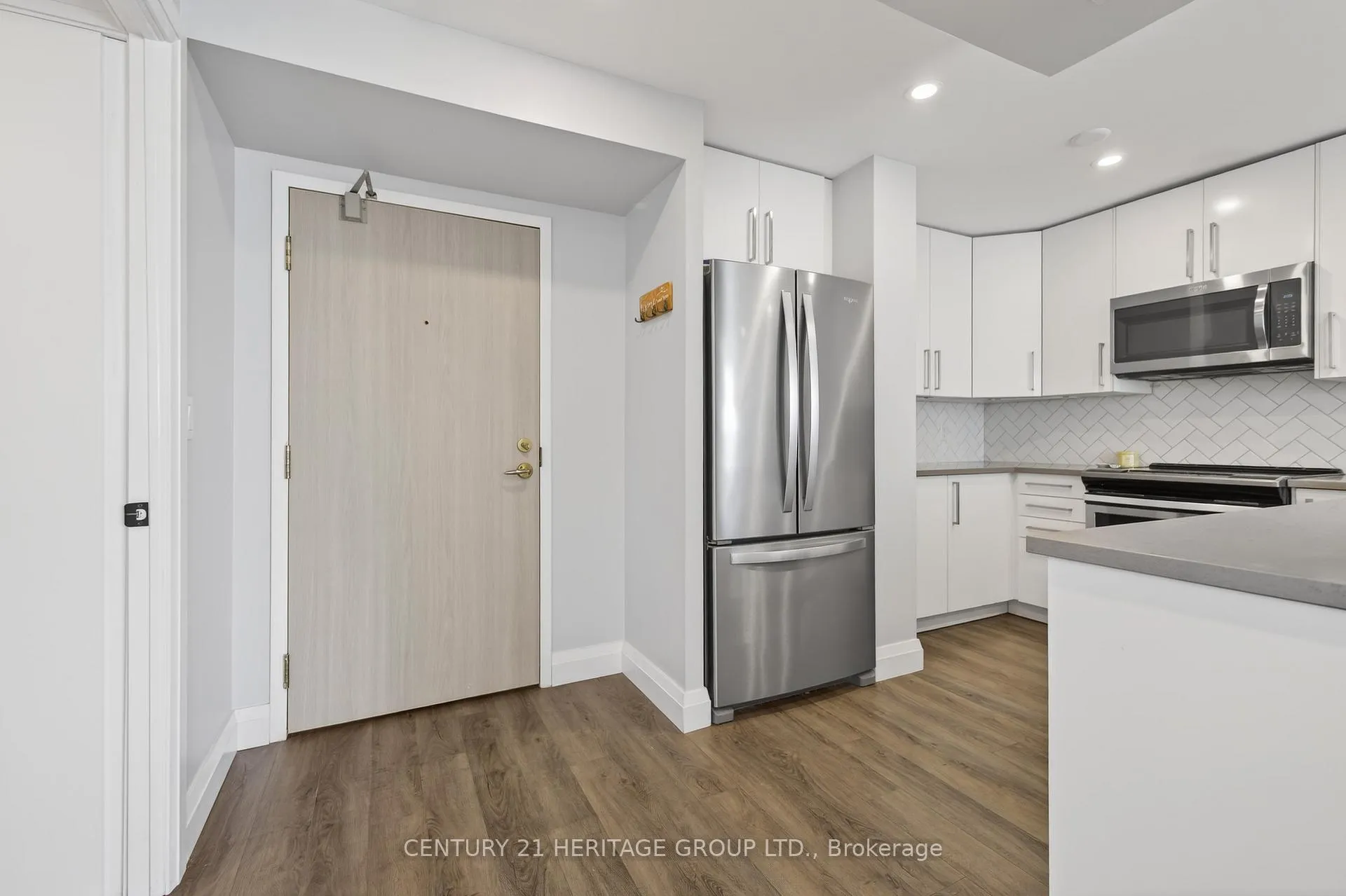 Photo 10 of Unit 1005, 150 Dunlop Street E, Barrie, City Centre — HOMEH