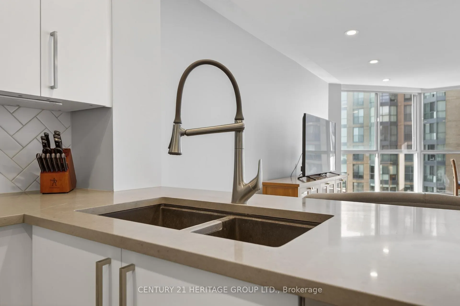 Photo 14 of Unit 1005, 150 Dunlop Street E, Barrie, City Centre — HOMEH