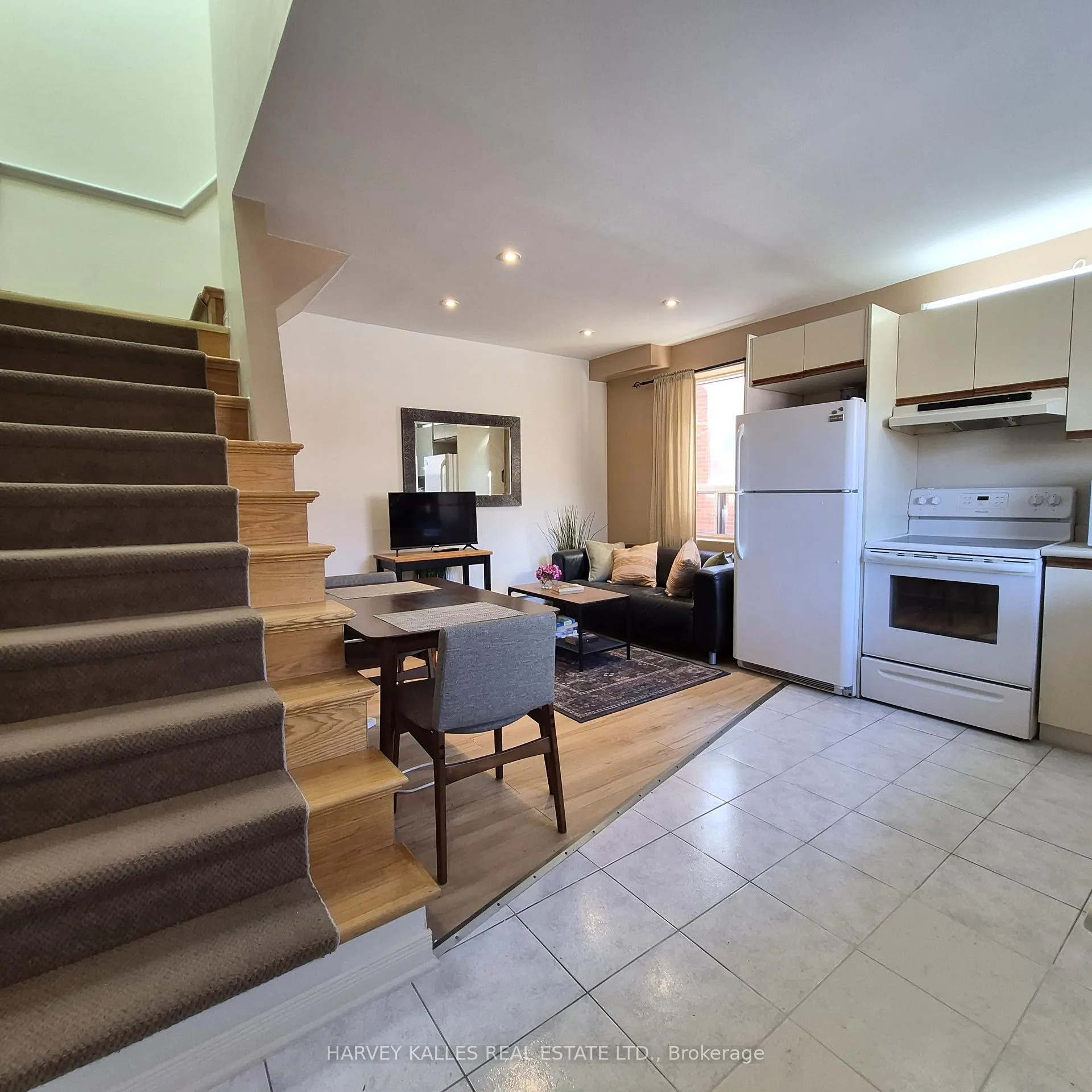 Photo 4 of Unit 1, 127 Summerhill Avenue, Toronto, Rosedale-Moore Park — HOMEH