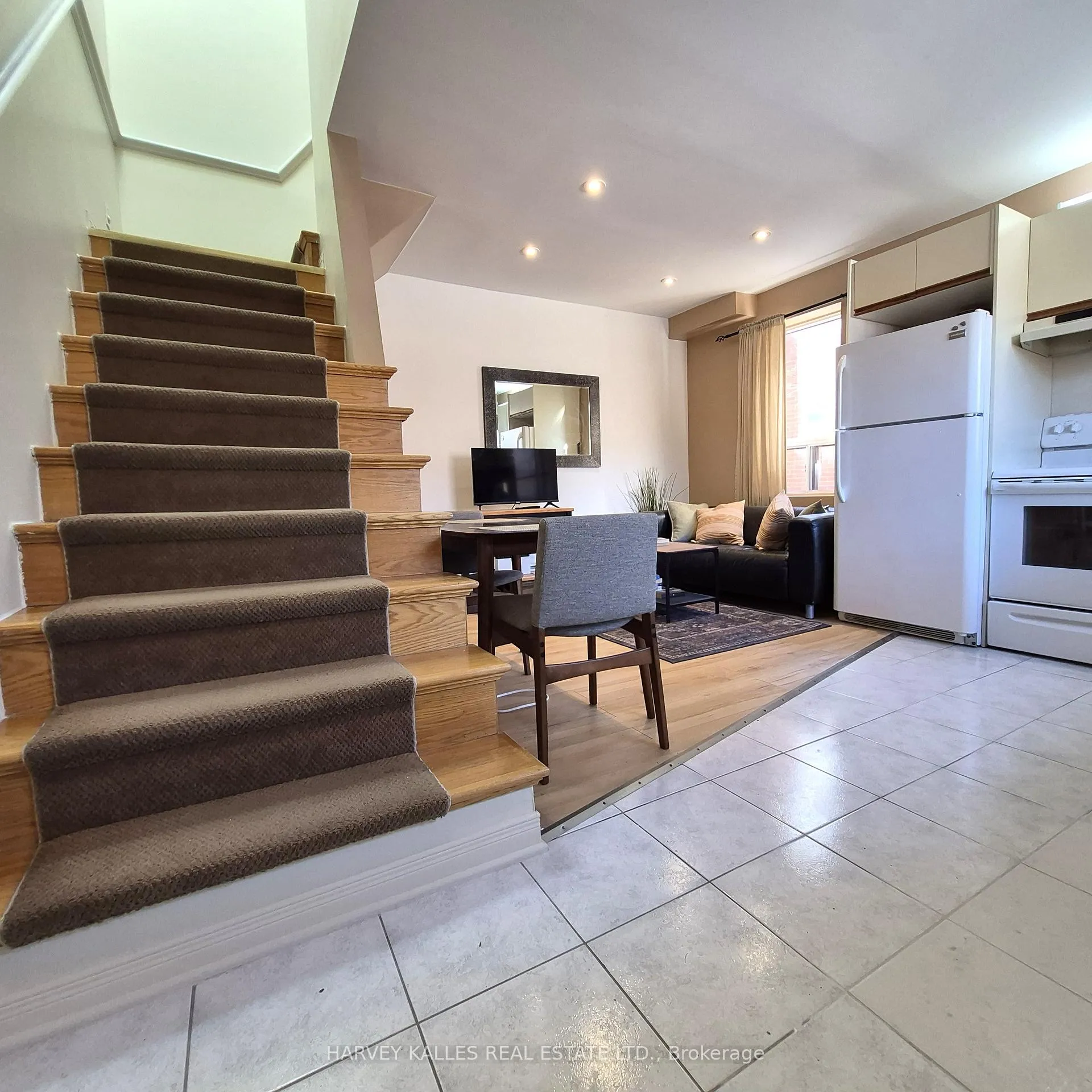 Photo 5 of Unit 1, 127 Summerhill Avenue, Toronto, Rosedale-Moore Park — HOMEH