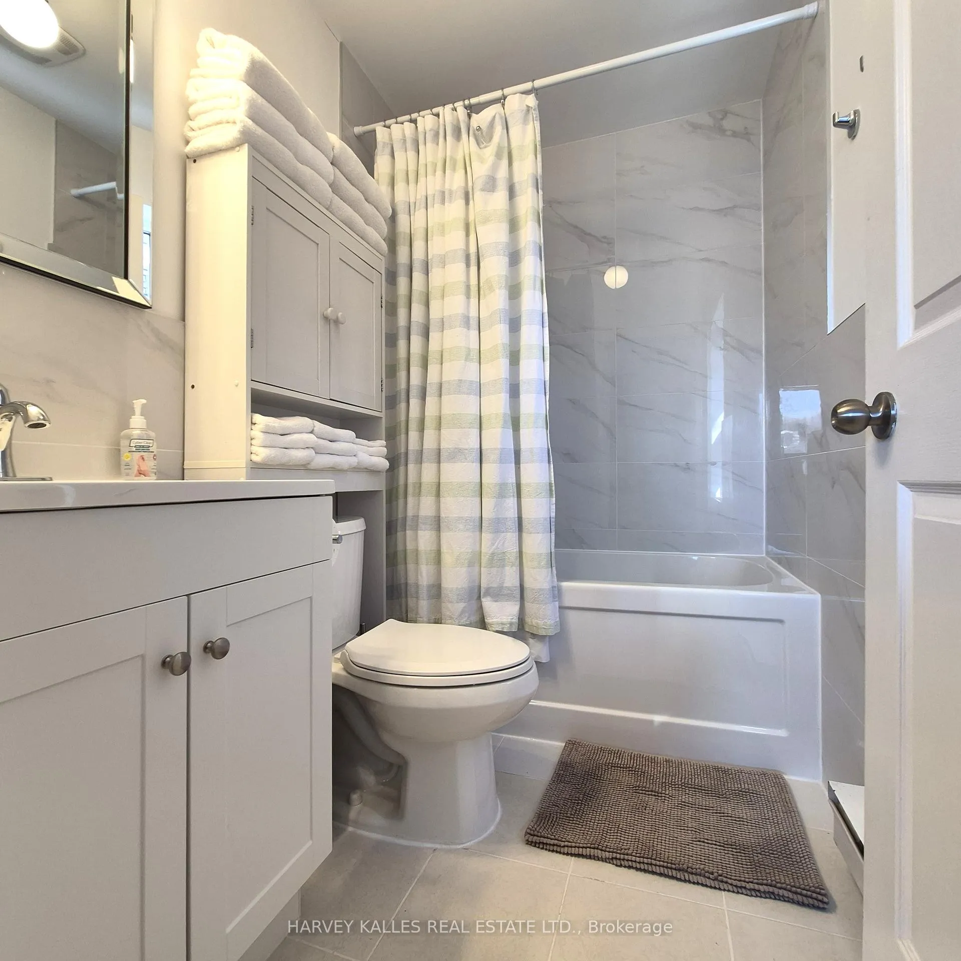 Photo 14 of Unit 1, 127 Summerhill Avenue, Toronto, Rosedale-Moore Park — HOMEH