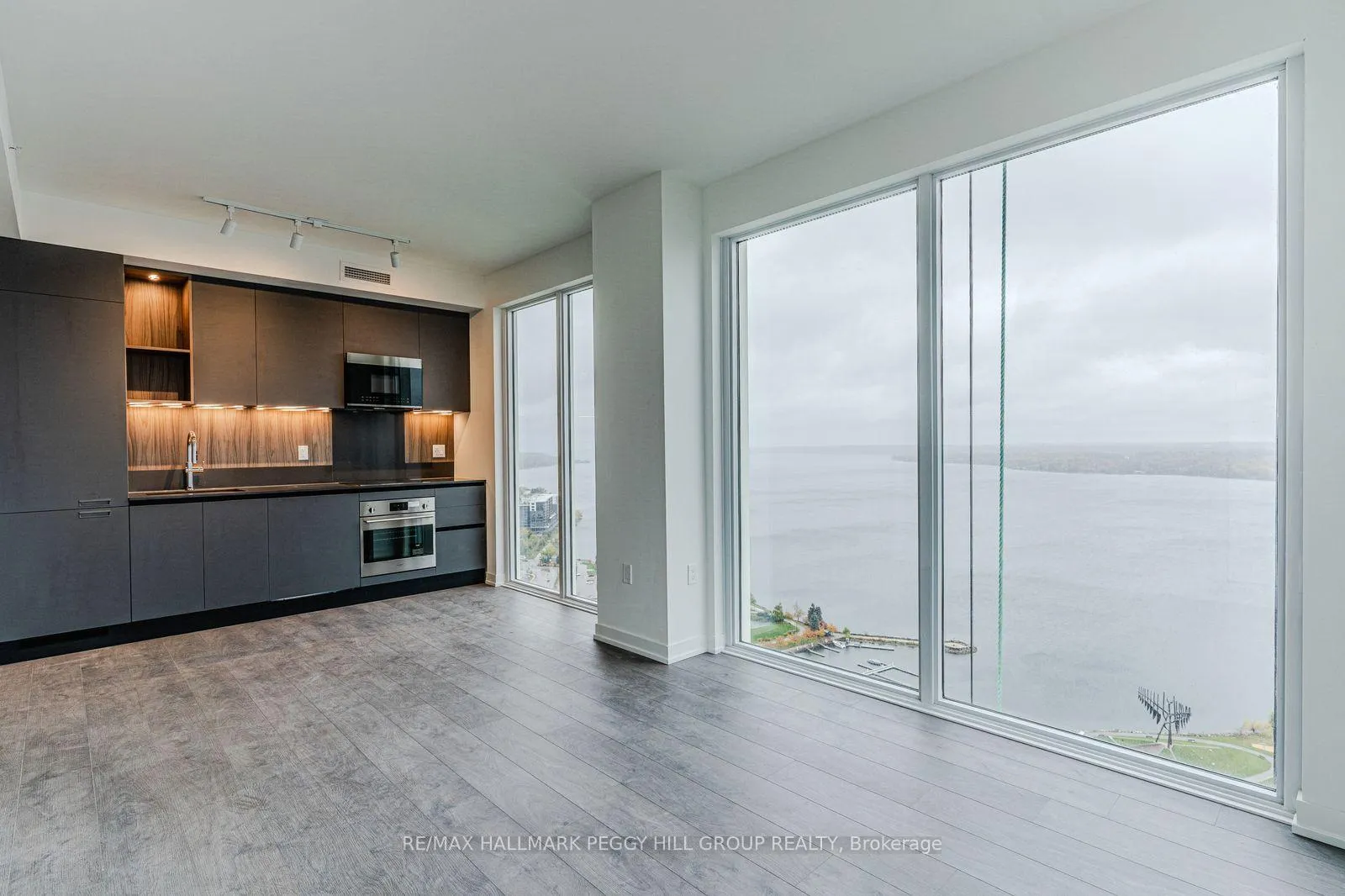 Photo 4 of Unit 2909, 39 Mary Street, Barrie, City Centre — HOMEH