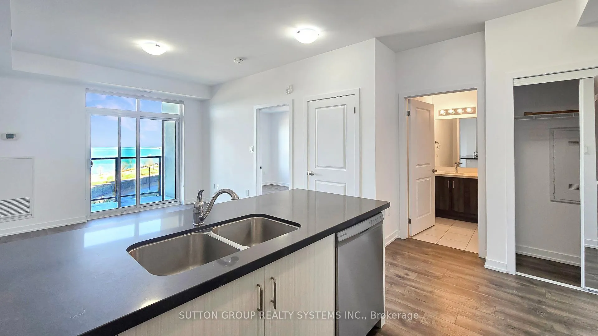 Photo 8 of Unit 437, 101 Shoreview Place, Hamilton, Lakeshore — HOMEH