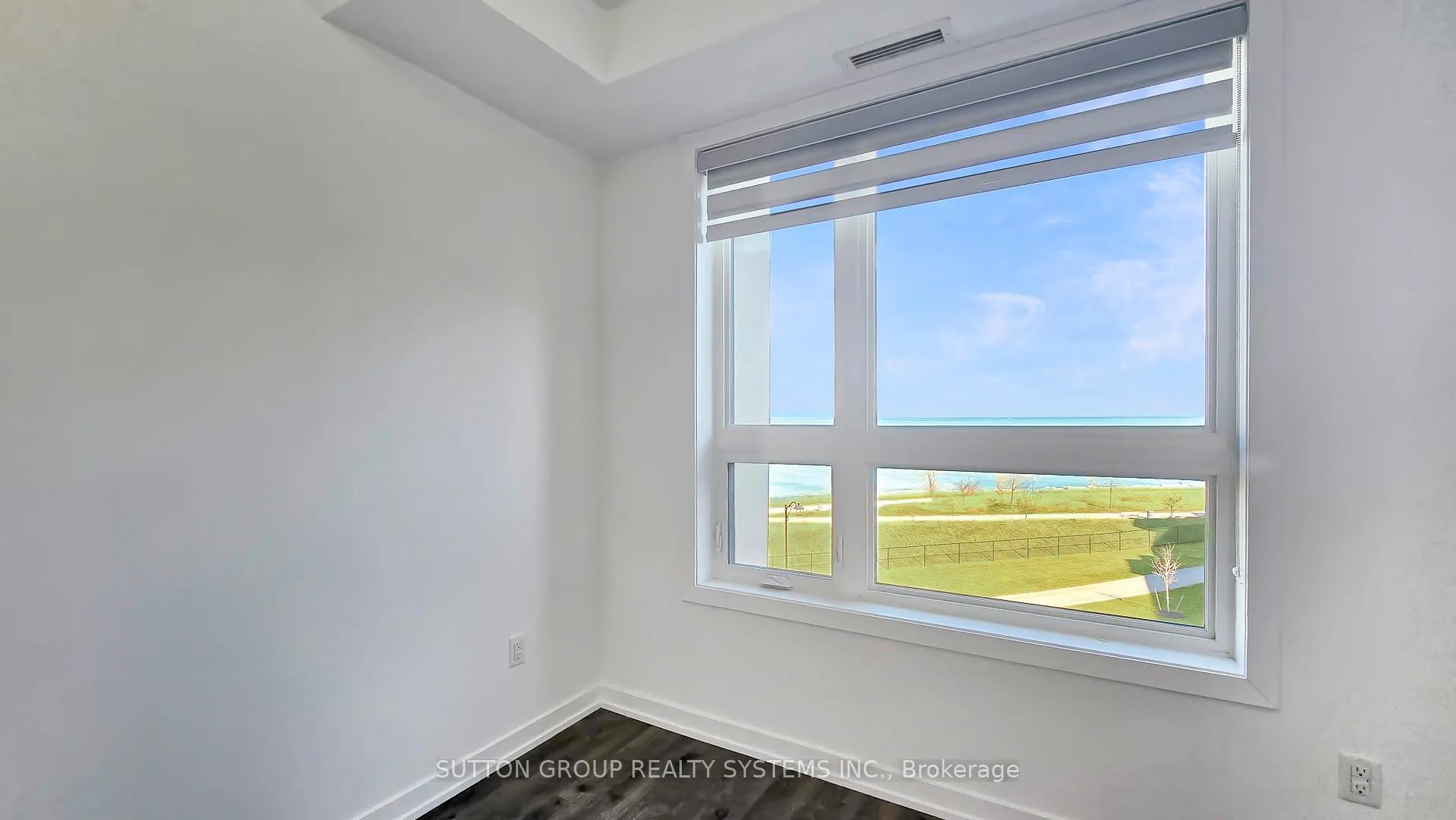 Photo 12 of Unit 437, 101 Shoreview Place, Hamilton, Lakeshore — HOMEH