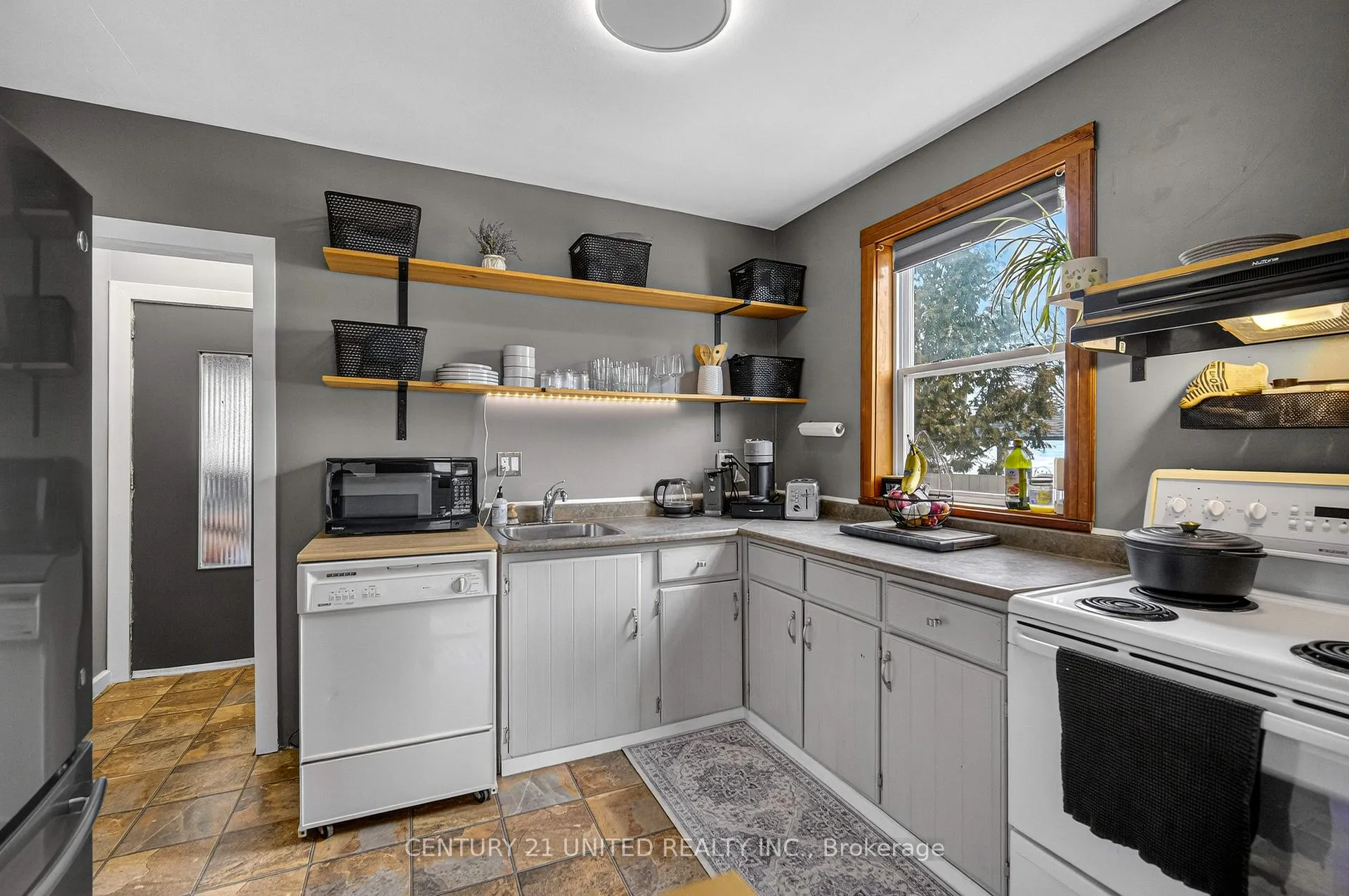 Photo 6 of 542 Mckellar Street, Peterborough, Otonabee Ward 1 — HOMEH