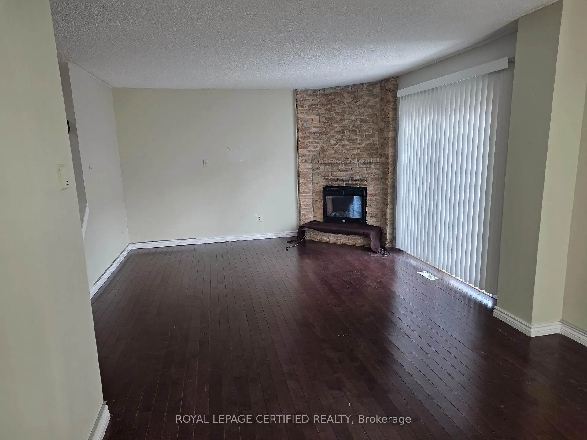Photo 5 of 72 Fanshawe Drive, Brampton, Heart Lake West — HOMEH