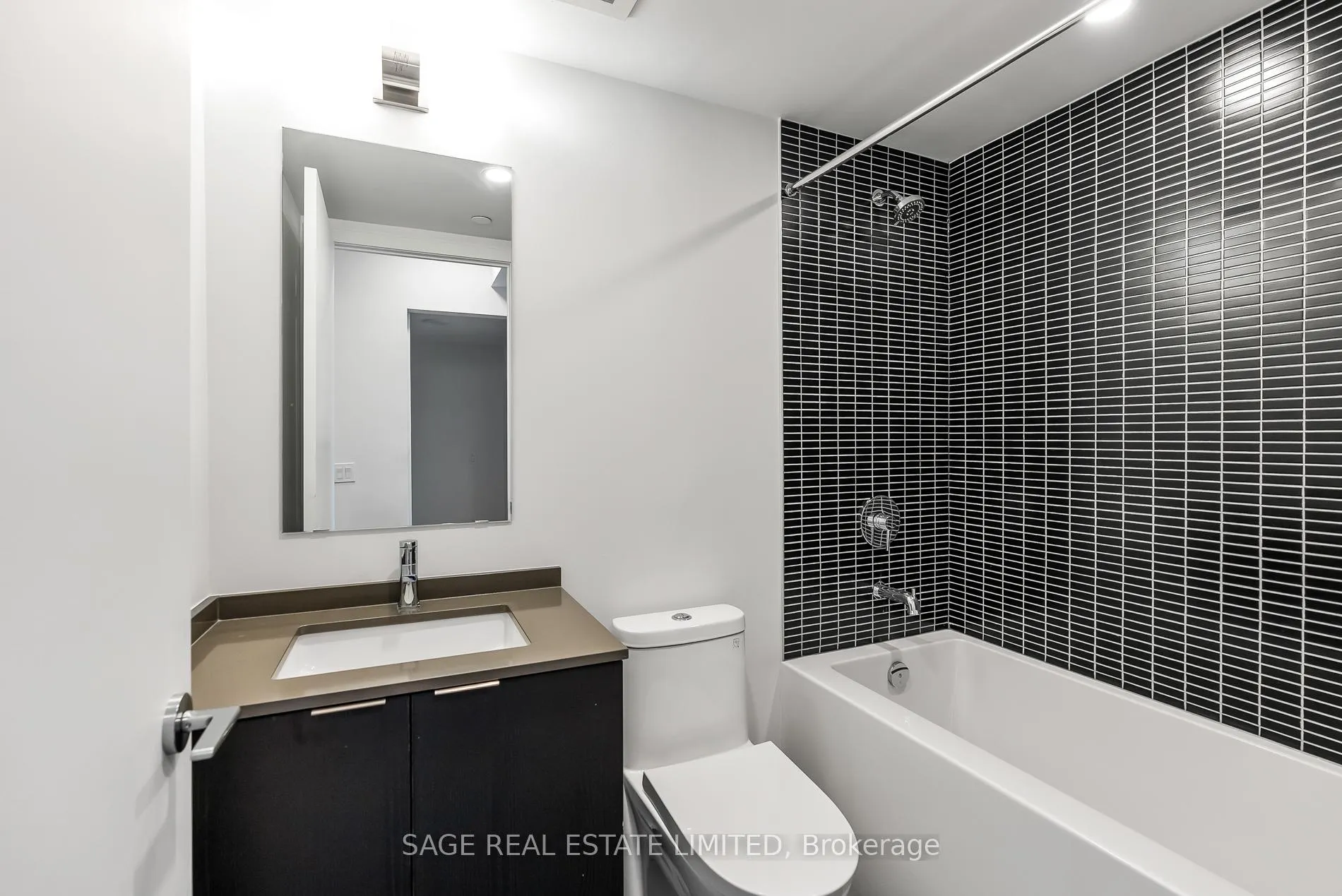 Photo 4 of Unit 1004, 1 Jarvis Street, Hamilton, Beasley — HOMEH