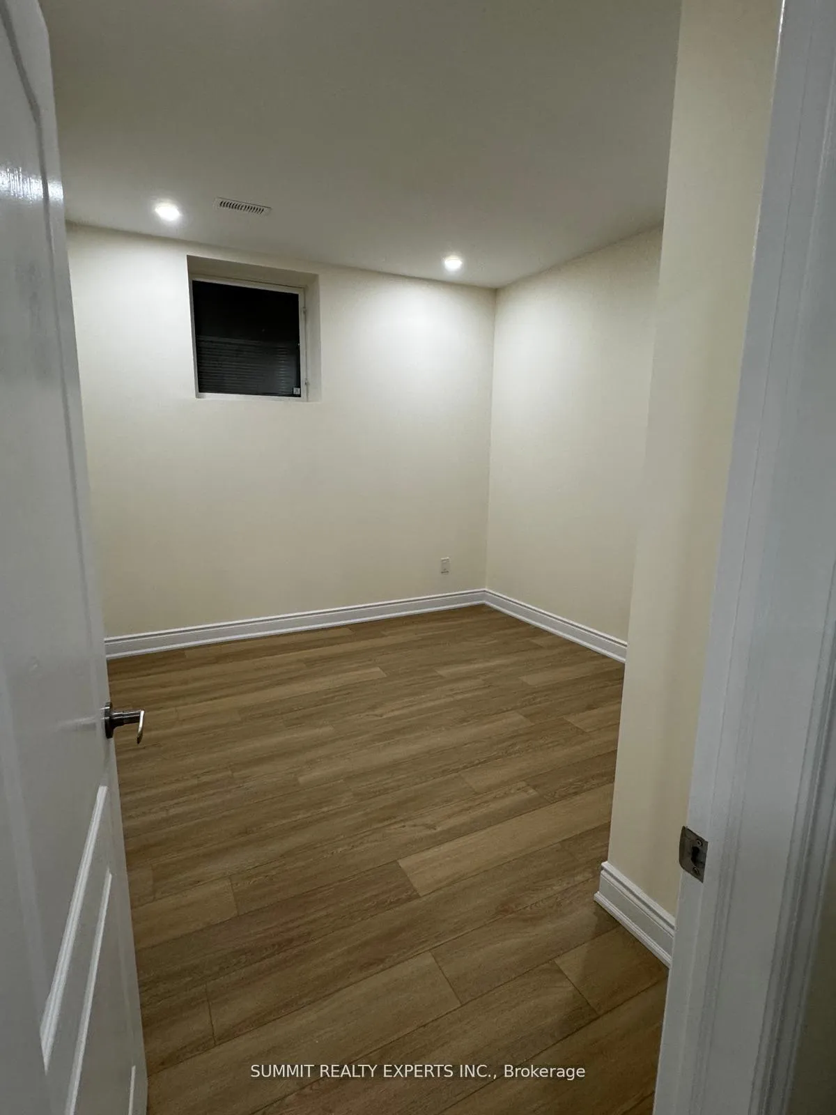 Photo 4 of Unit Basement, 27 James Walker Avenue, Caledon, Caledon East — HOMEH