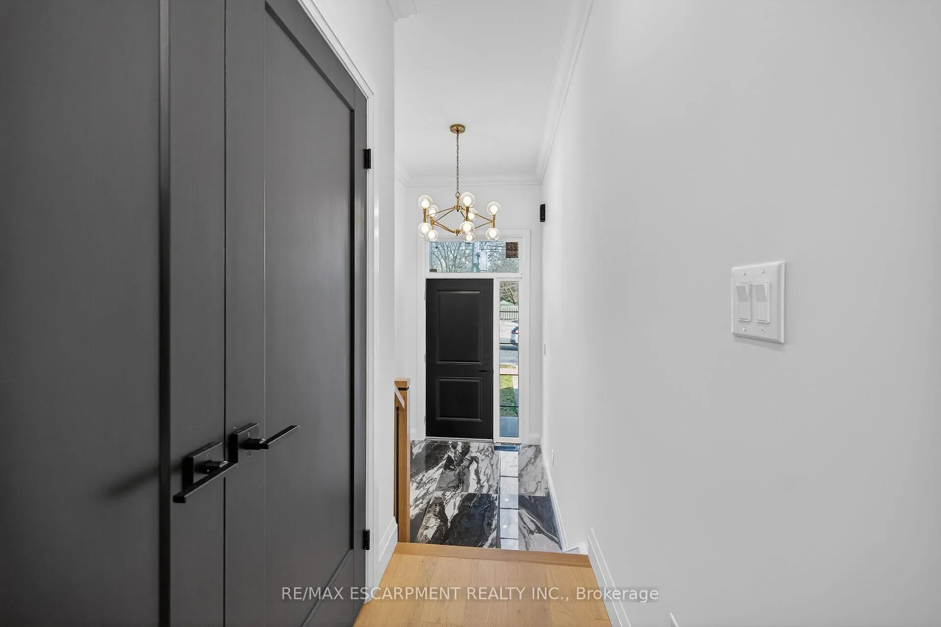 Photo 5 of 1036 Garth Street, Hamilton, Gilbert — HOMEH