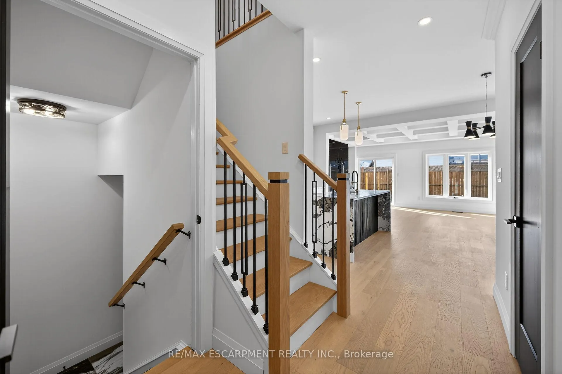 Photo 6 of 1036 Garth Street, Hamilton, Gilbert — HOMEH