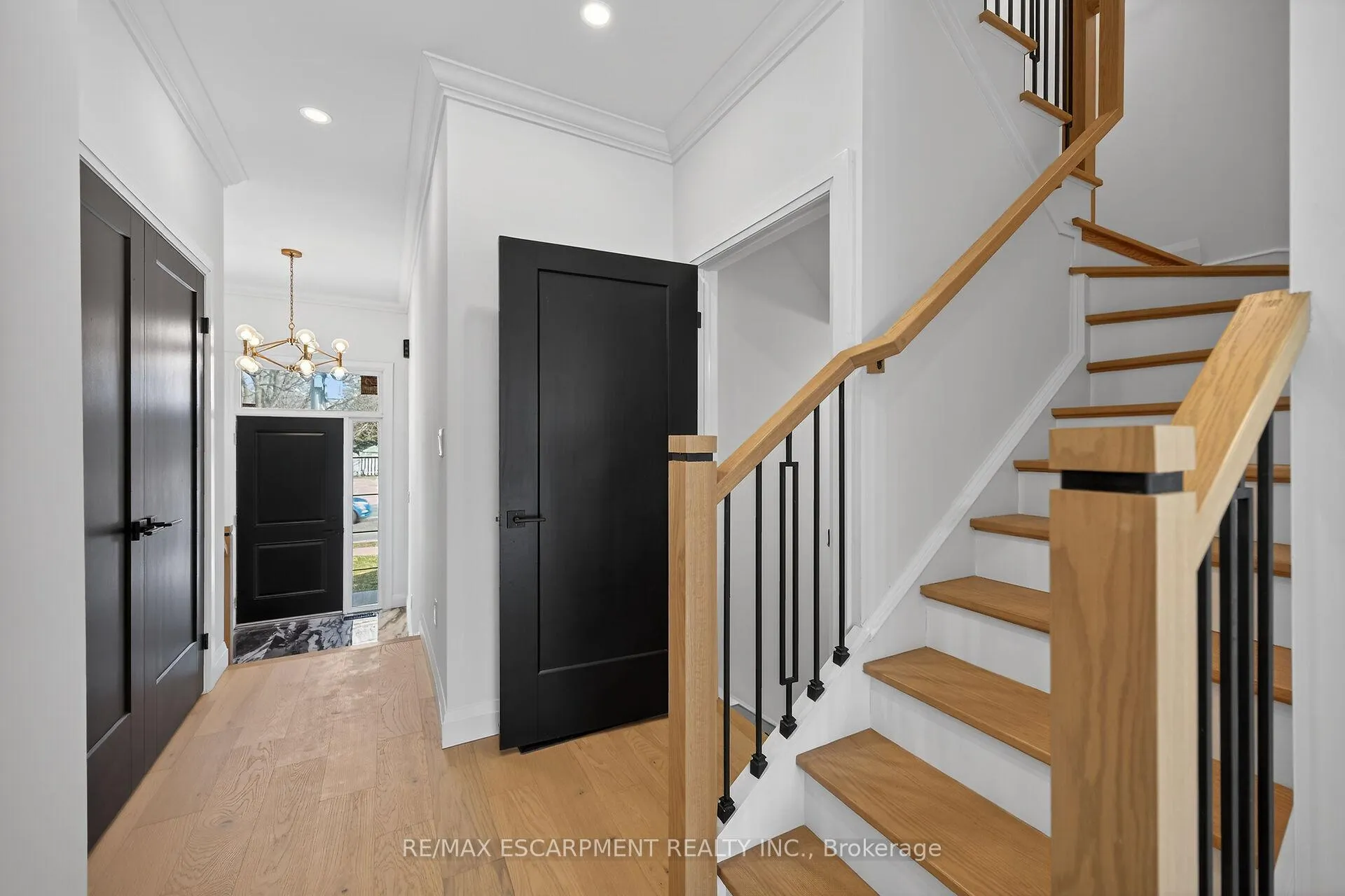 Photo 7 of 1036 Garth Street, Hamilton, Gilbert — HOMEH