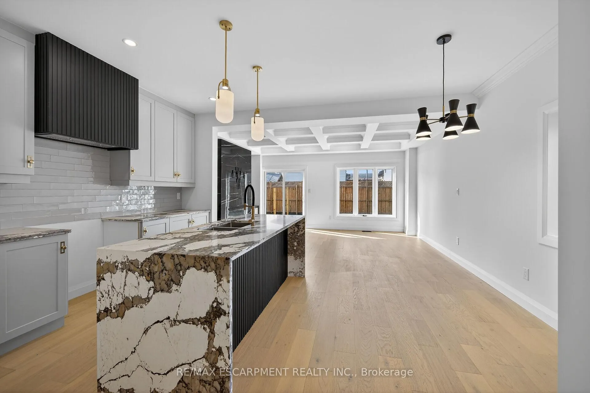 Photo 9 of 1036 Garth Street, Hamilton, Gilbert — HOMEH
