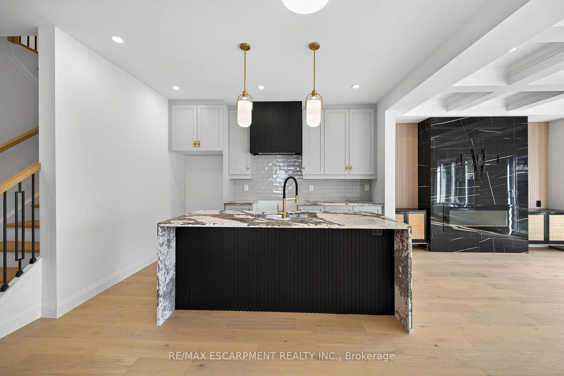 Photo 10 of 1036 Garth Street, Hamilton, Gilbert — HOMEH