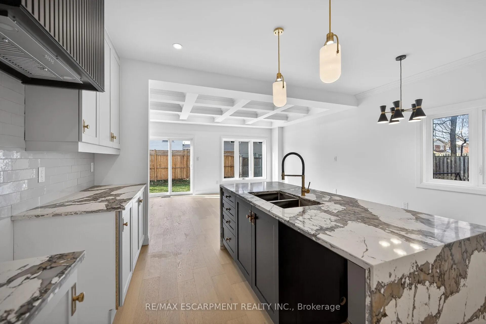 Photo 12 of 1036 Garth Street, Hamilton, Gilbert — HOMEH