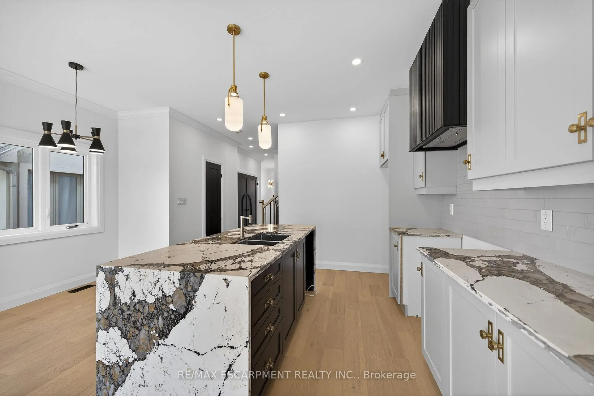 Photo 14 of 1036 Garth Street, Hamilton, Gilbert — HOMEH