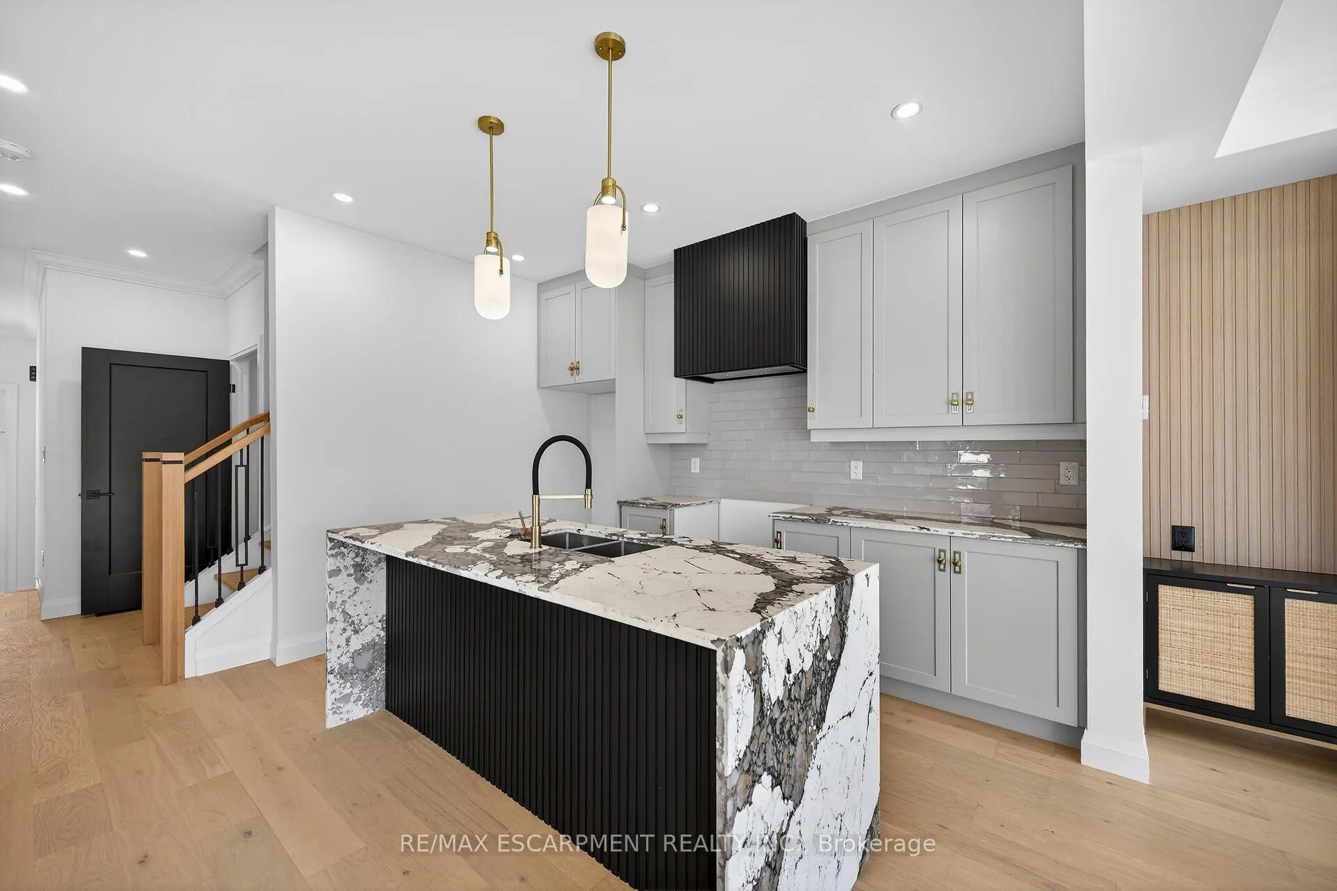 Photo 15 of 1036 Garth Street, Hamilton, Gilbert — HOMEH