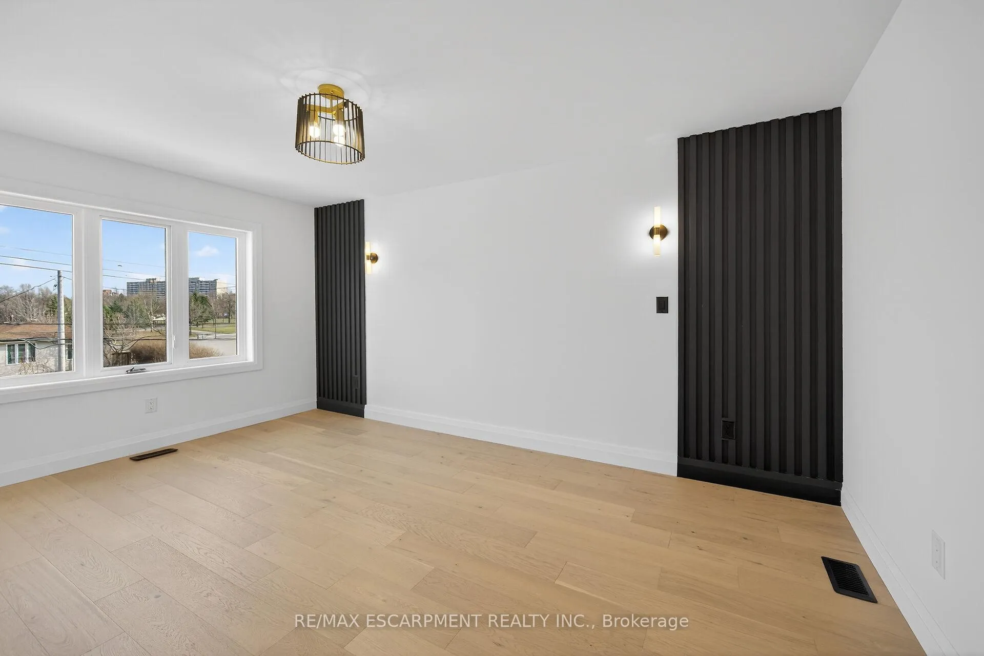 Photo 23 of 1036 Garth Street, Hamilton, Gilbert — HOMEH