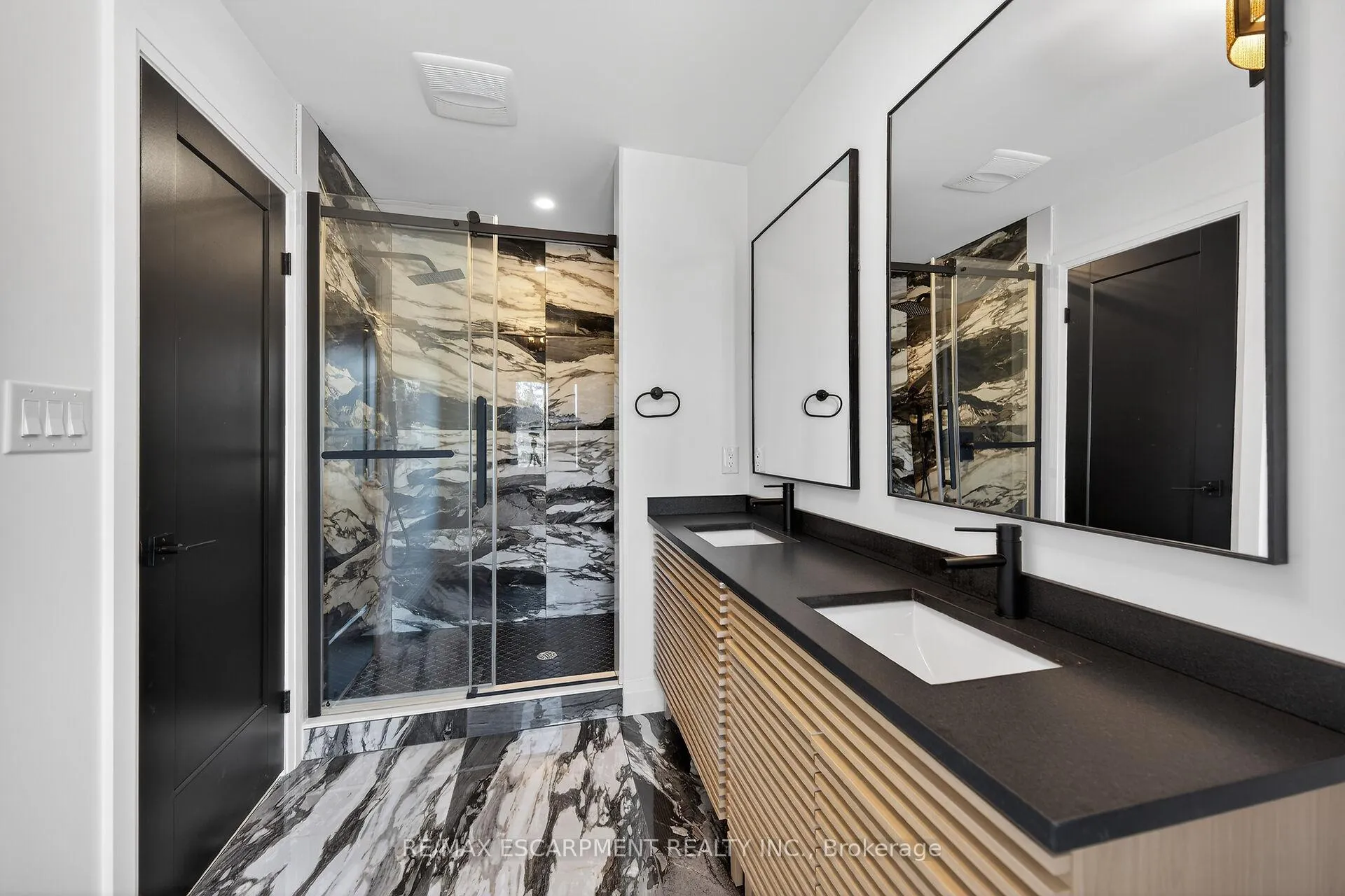 Photo 28 of 1036 Garth Street, Hamilton, Gilbert — HOMEH