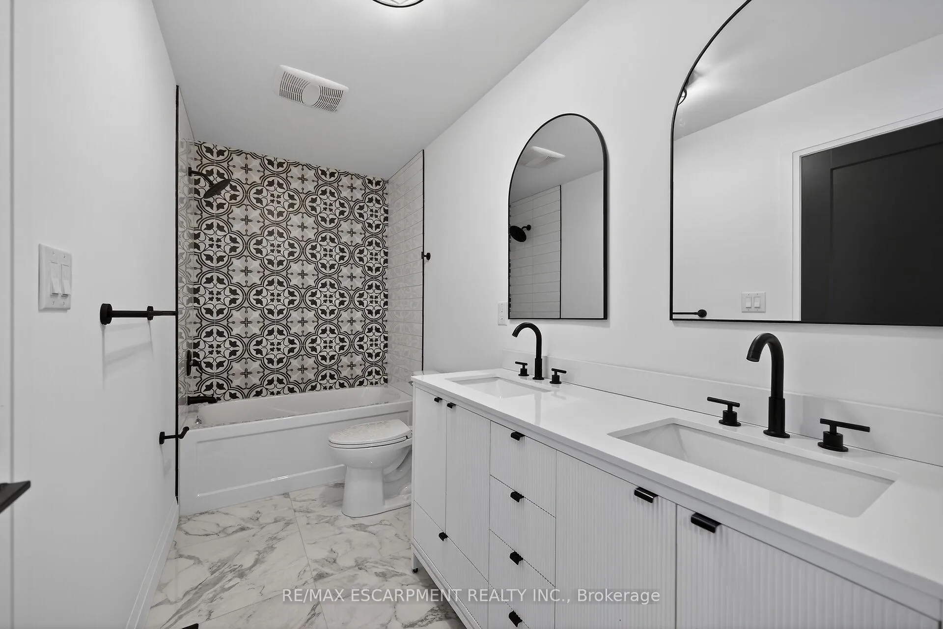Photo 33 of 1036 Garth Street, Hamilton, Gilbert — HOMEH