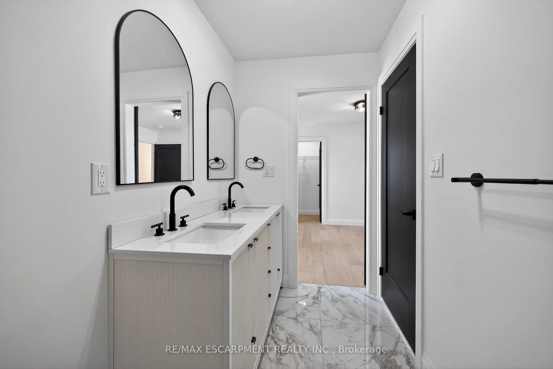 Photo 35 of 1036 Garth Street, Hamilton, Gilbert — HOMEH