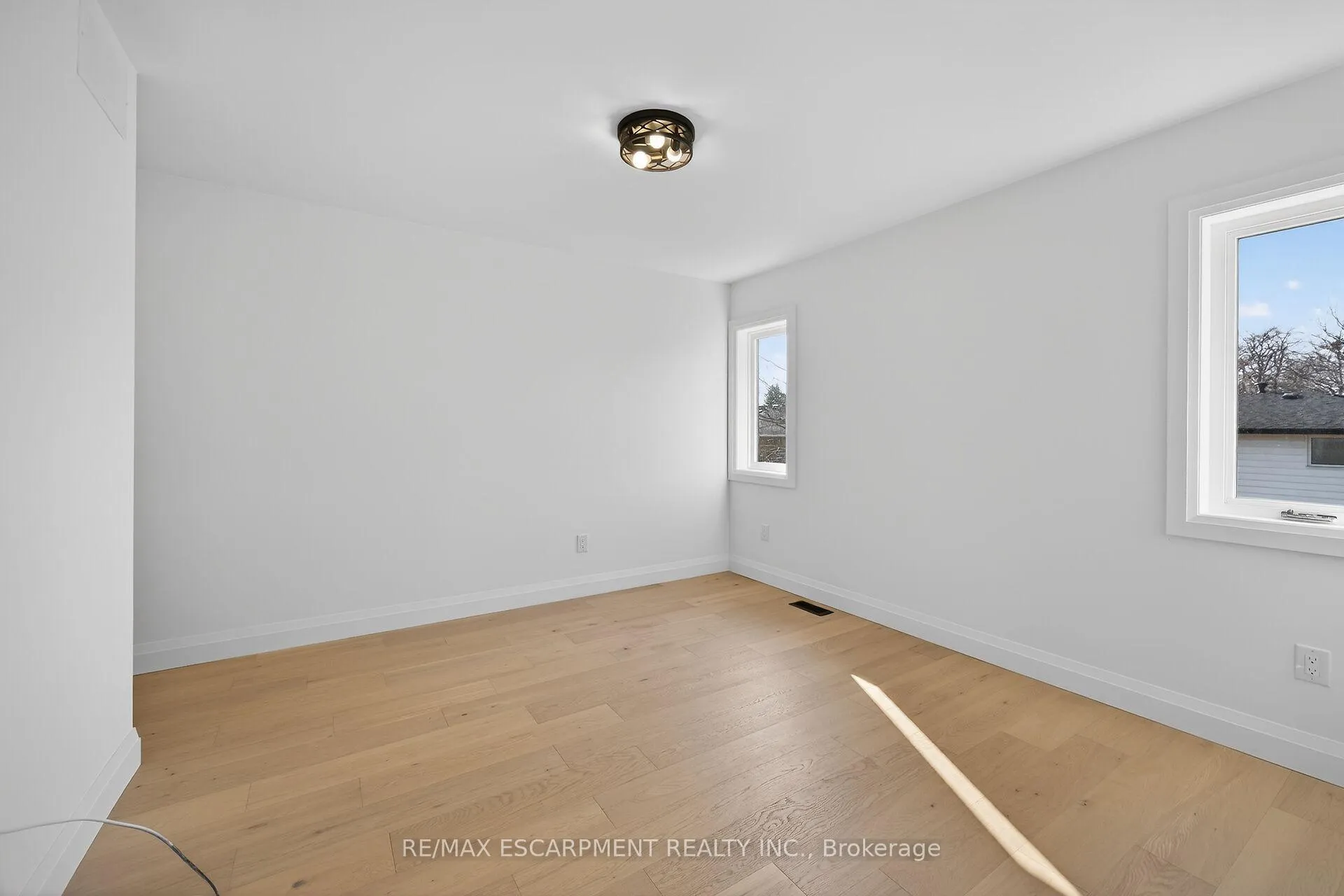 Photo 36 of 1036 Garth Street, Hamilton, Gilbert — HOMEH