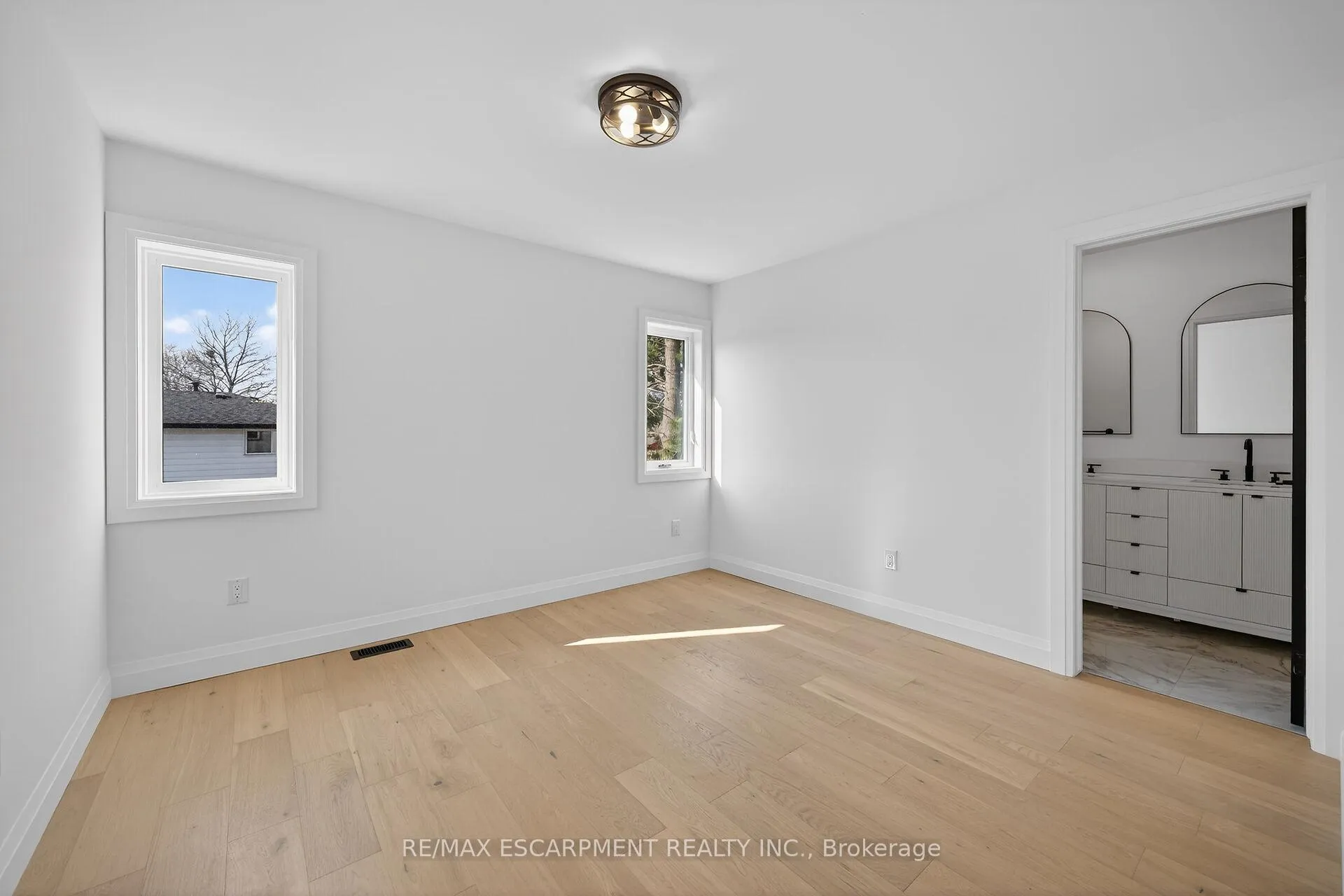 Photo 38 of 1036 Garth Street, Hamilton, Gilbert — HOMEH