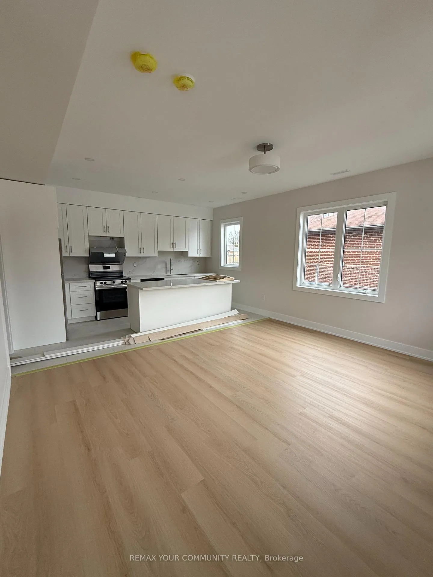 Photo 4 of Unit 1, 19 Cousins Drive, Aurora, Aurora Village — HOMEH