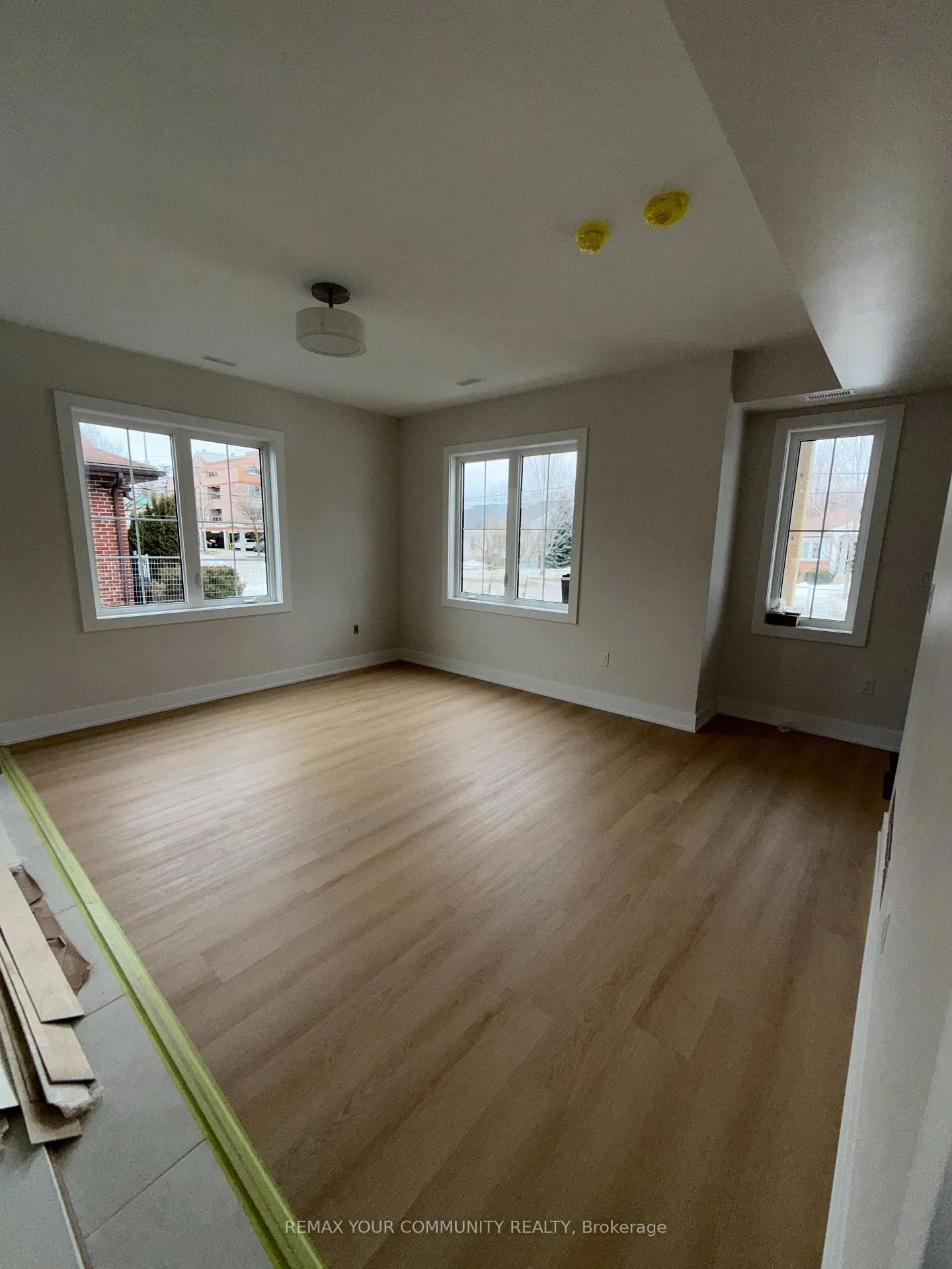 Photo 6 of Unit 1, 19 Cousins Drive, Aurora, Aurora Village — HOMEH