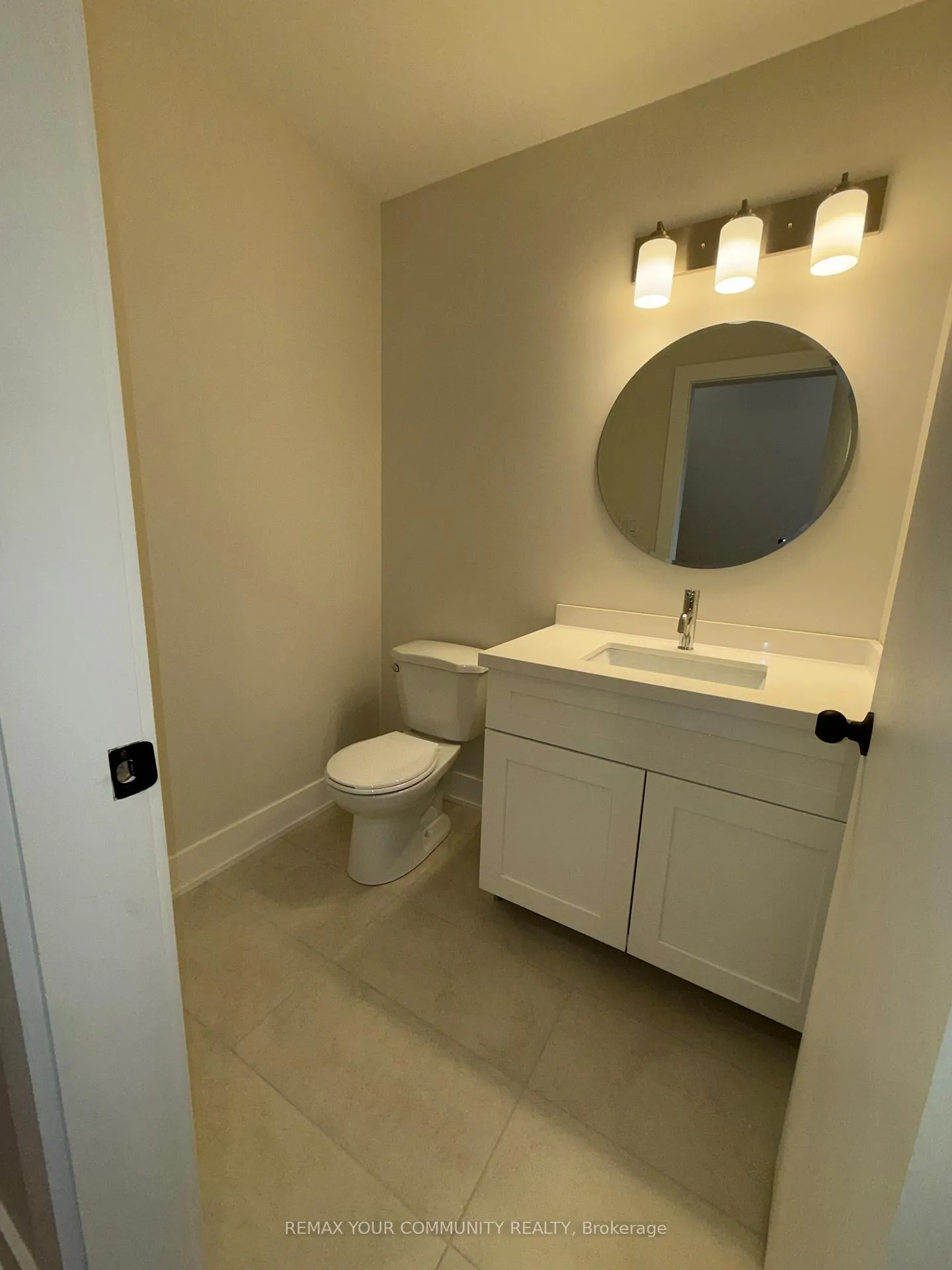 Photo 7 of Unit 1, 19 Cousins Drive, Aurora, Aurora Village — HOMEH
