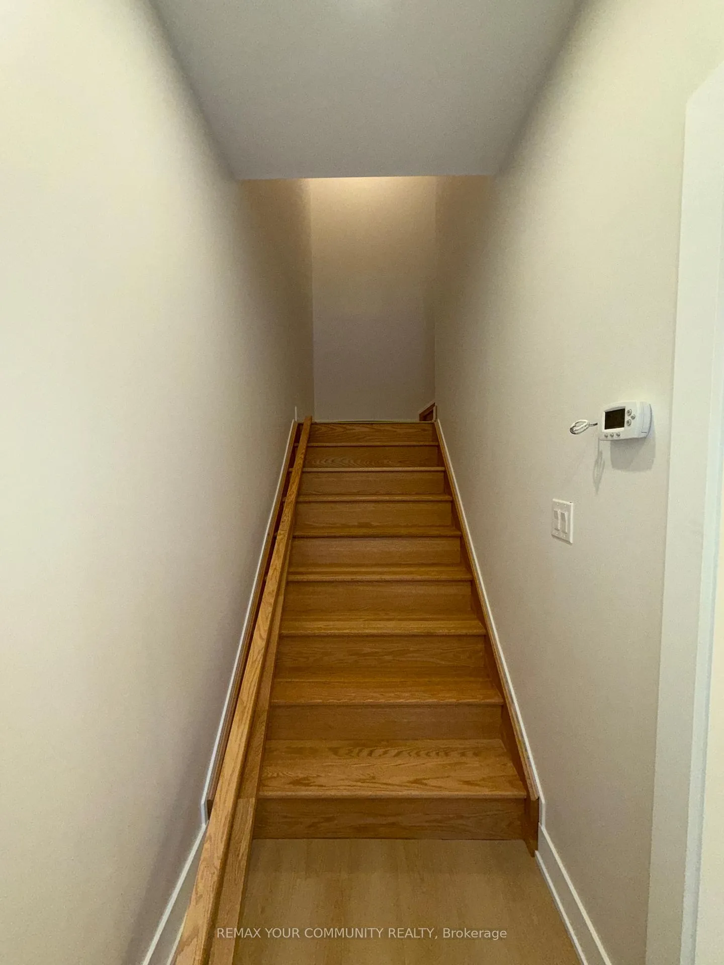 Photo 8 of Unit 1, 19 Cousins Drive, Aurora, Aurora Village — HOMEH