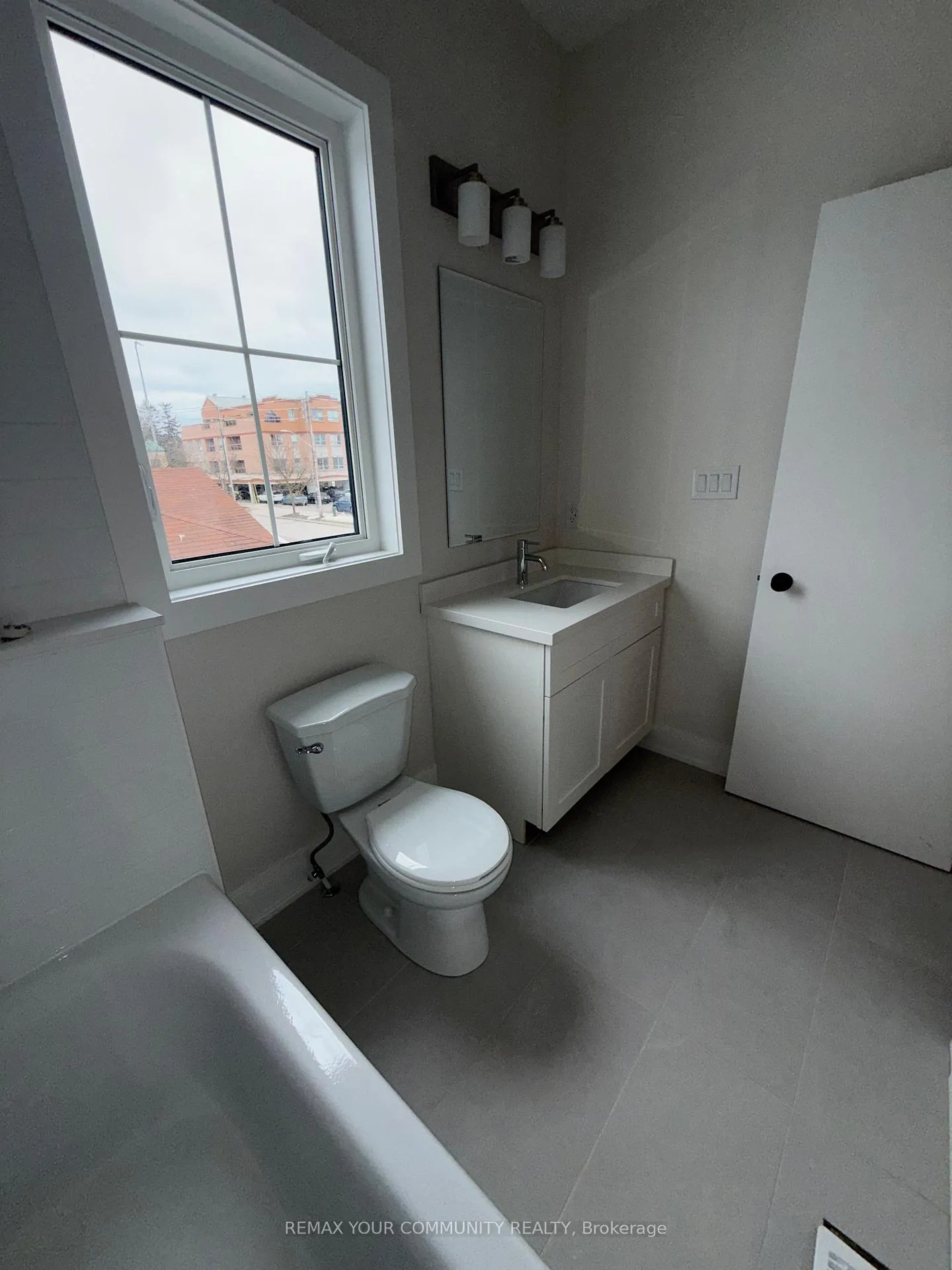 Photo 9 of Unit 1, 19 Cousins Drive, Aurora, Aurora Village — HOMEH