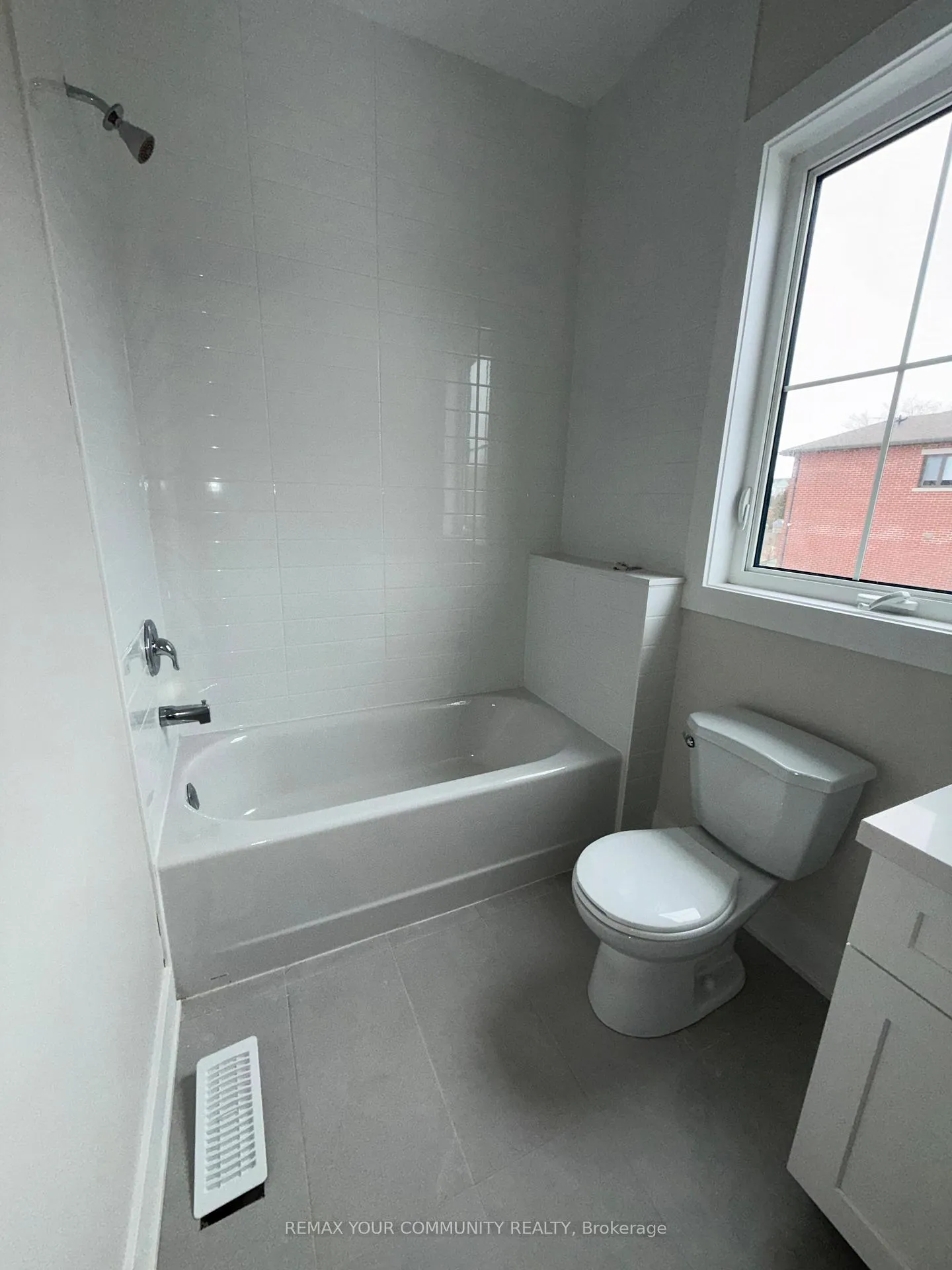 Photo 10 of Unit 1, 19 Cousins Drive, Aurora, Aurora Village — HOMEH