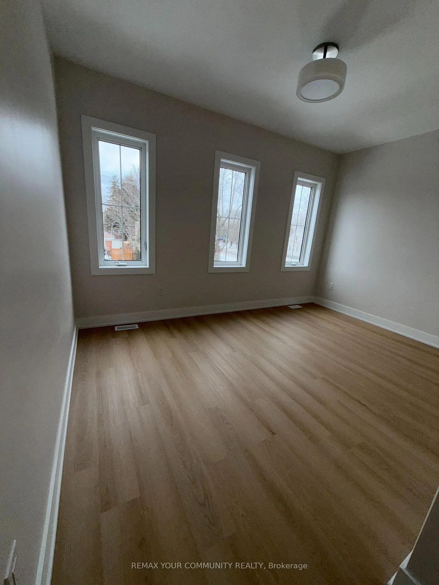 Photo 12 of Unit 1, 19 Cousins Drive, Aurora, Aurora Village — HOMEH