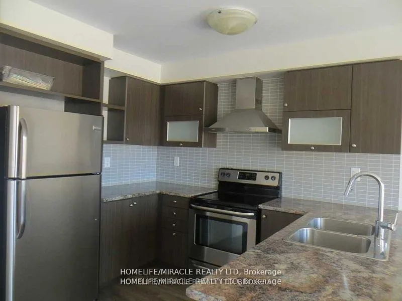 Photo 4 of 142 Golden Springs Drive, Brampton, Northwest Brampton — HOMEH