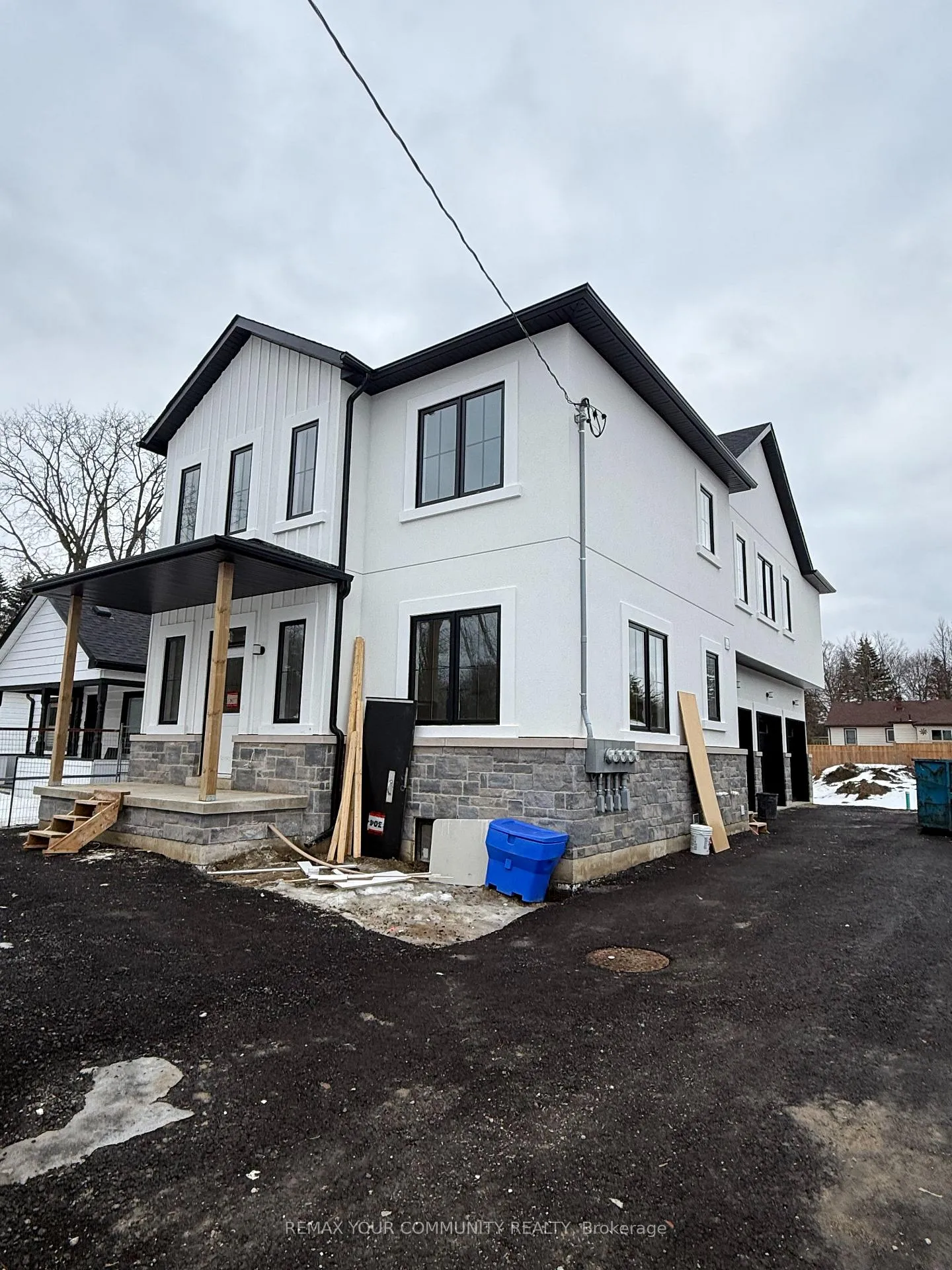Photo 2 of Unit 2, 19 Cousins Drive, Aurora, Aurora Village — HOMEH