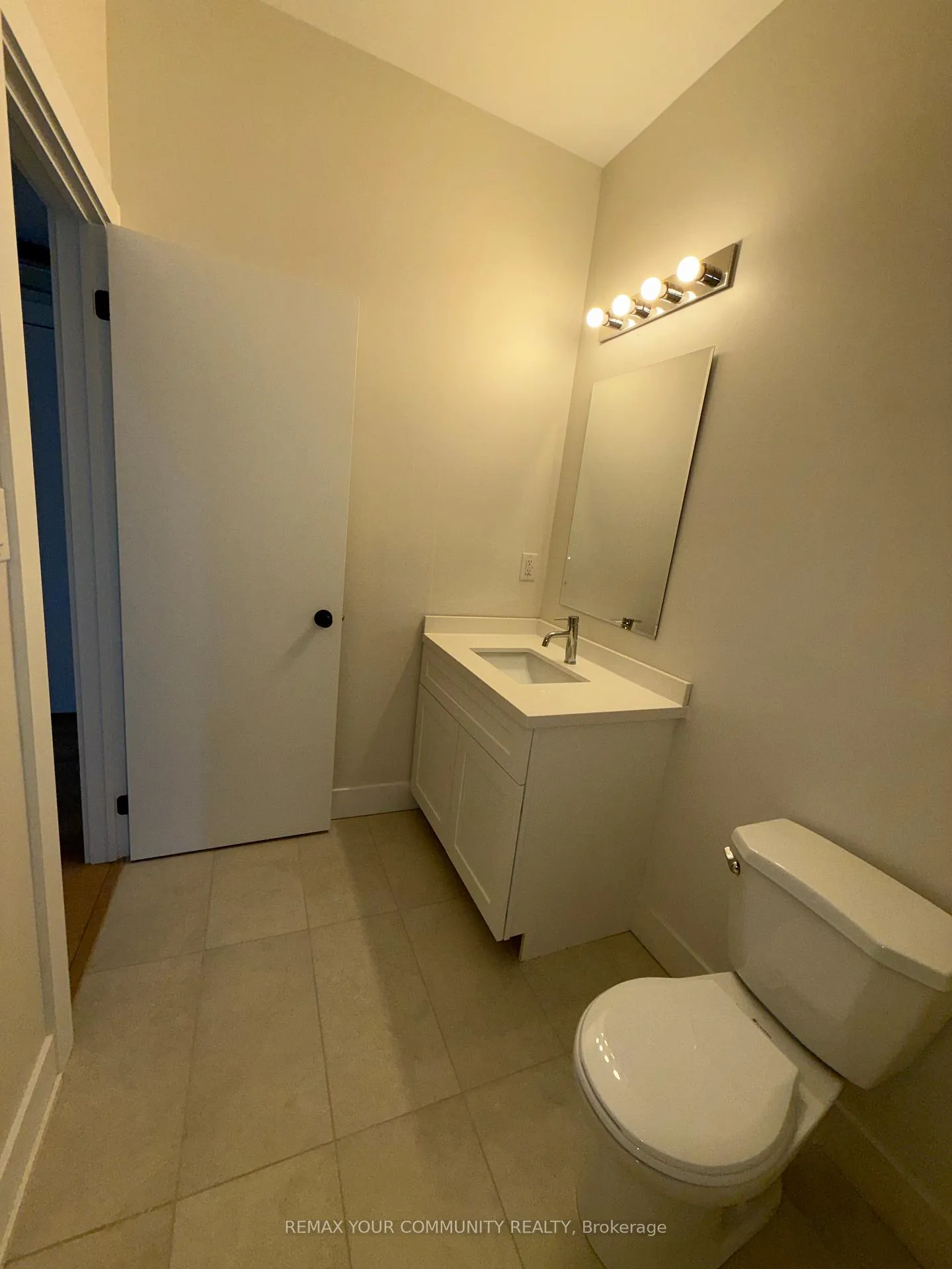 Photo 5 of Unit 2, 19 Cousins Drive, Aurora, Aurora Village — HOMEH